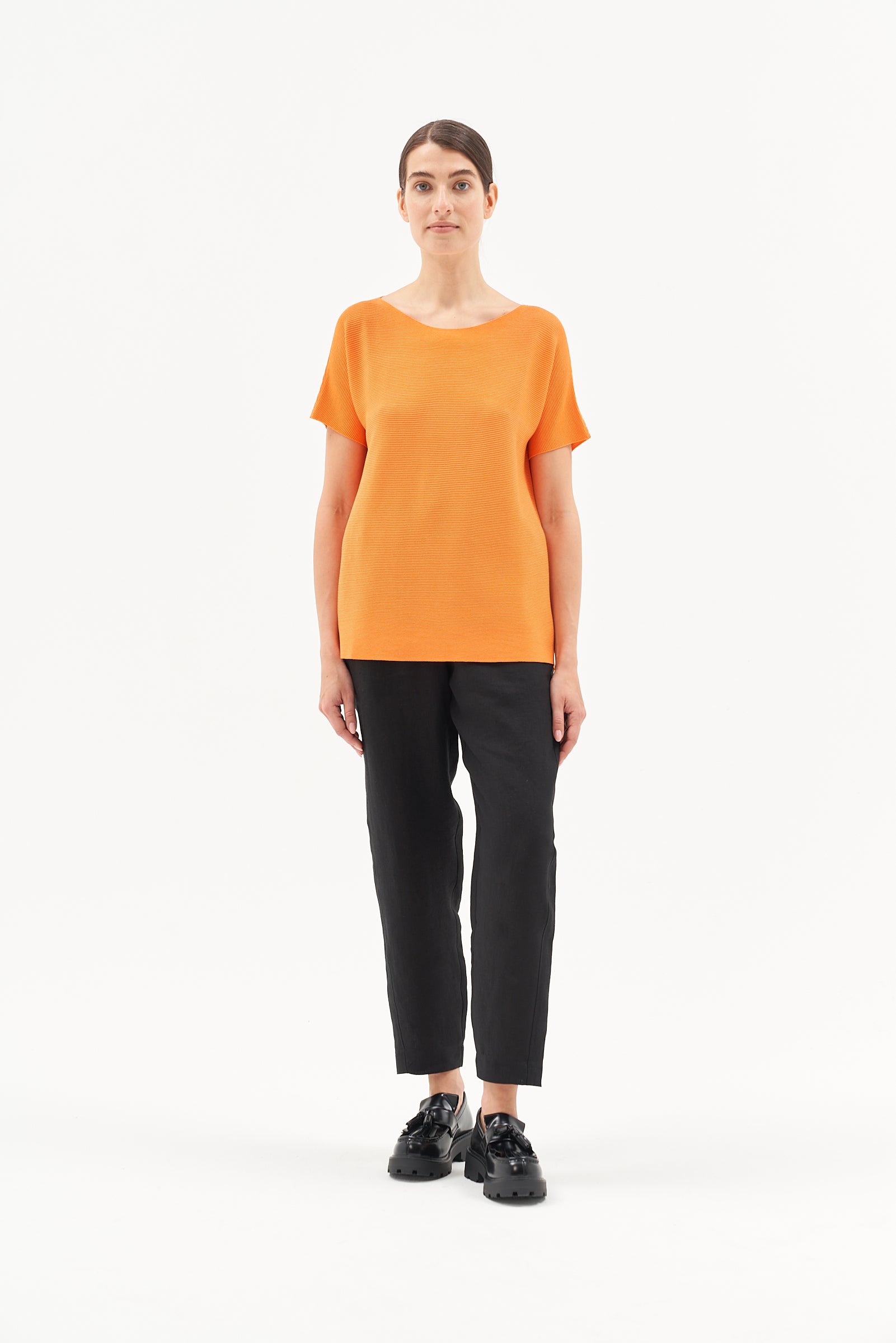 SHORT SLEEVE KNITED SWEATER IN ORANGE