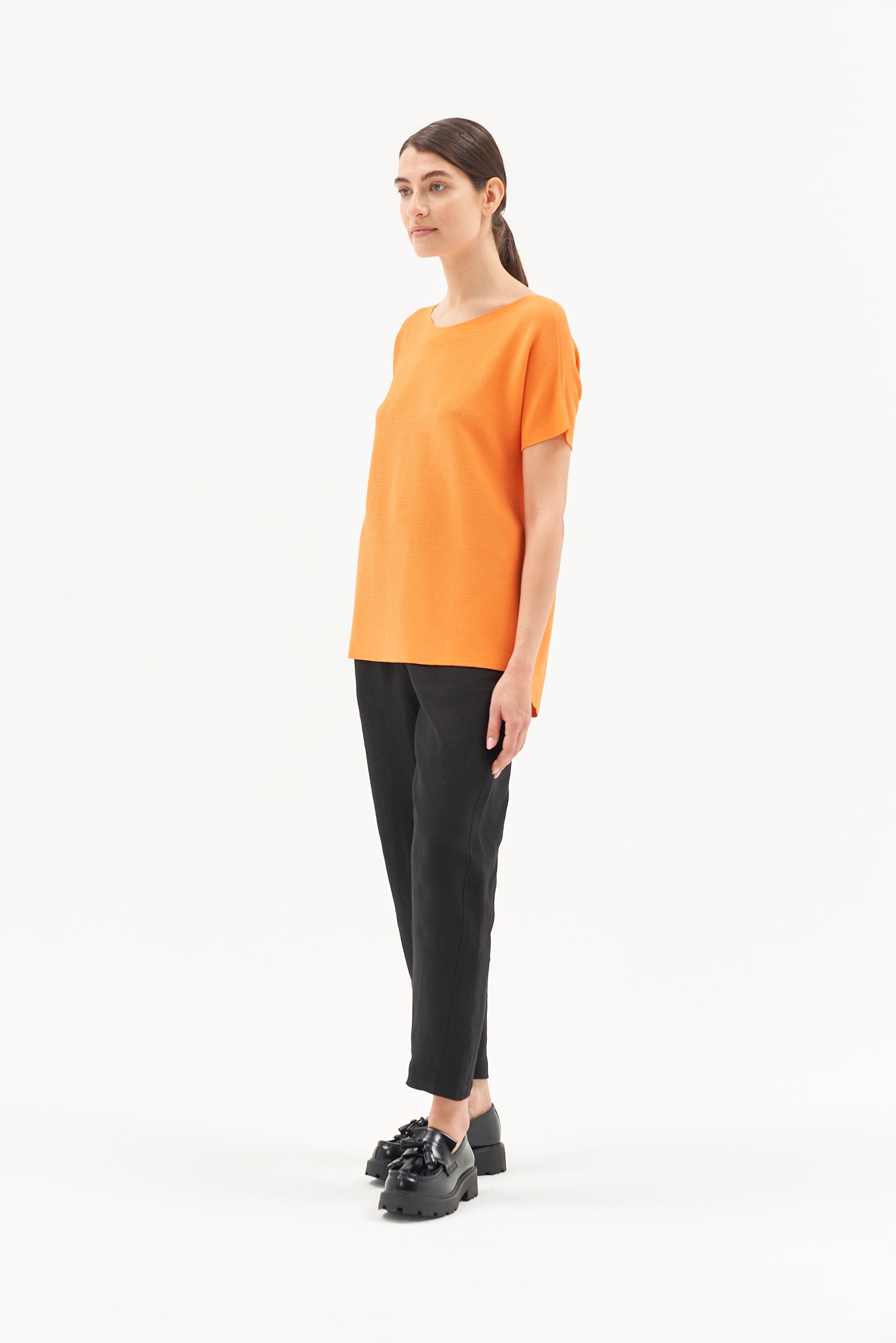 SHORT SLEEVE KNITED SWEATER IN ORANGE