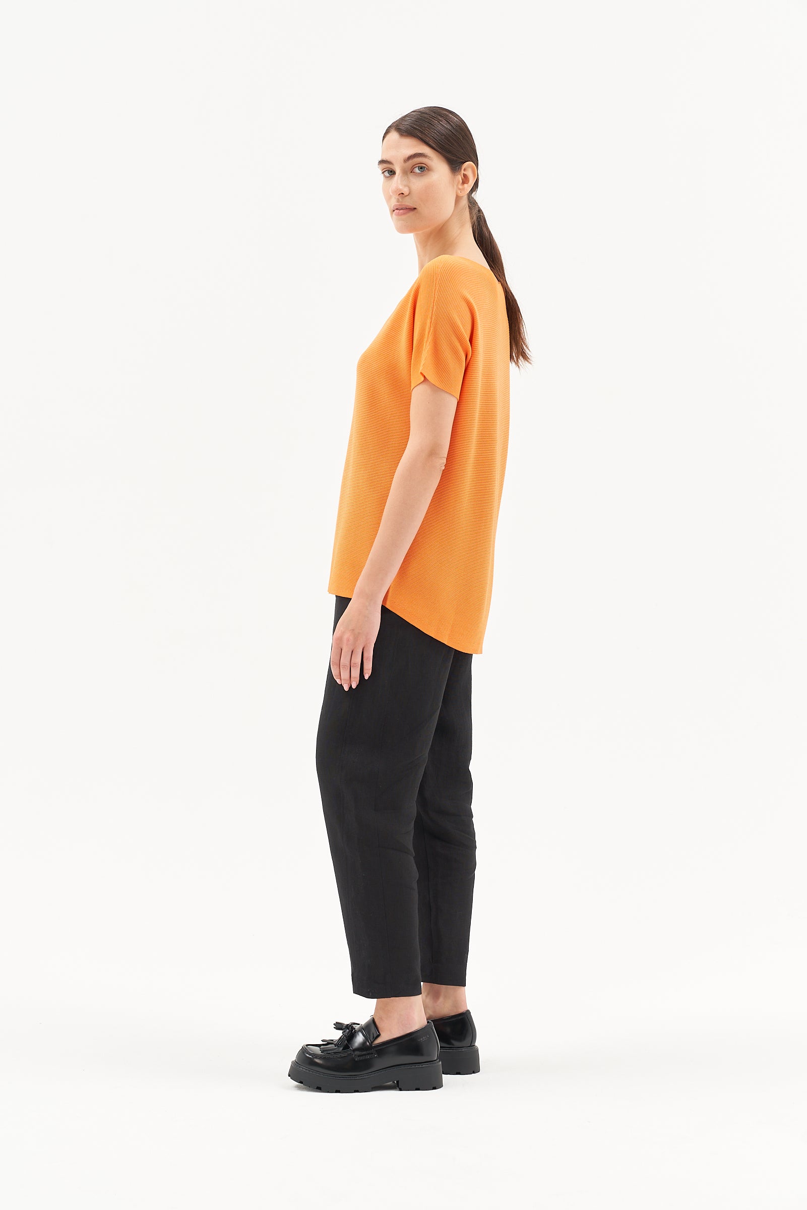 SHORT SLEEVE KNITED SWEATER IN ORANGE