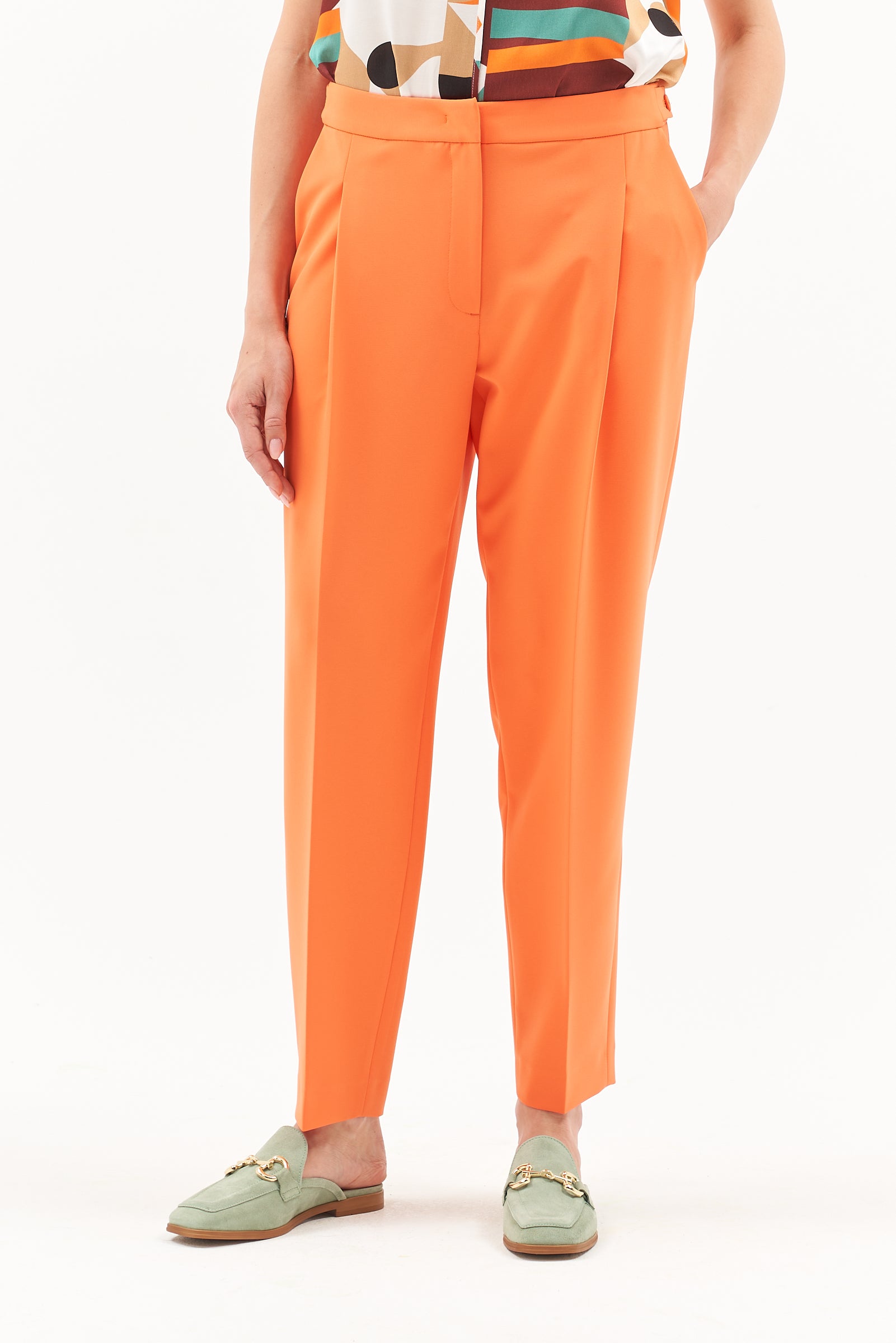 PLEAT FRONT TAPERED TROUSERS ORANGE