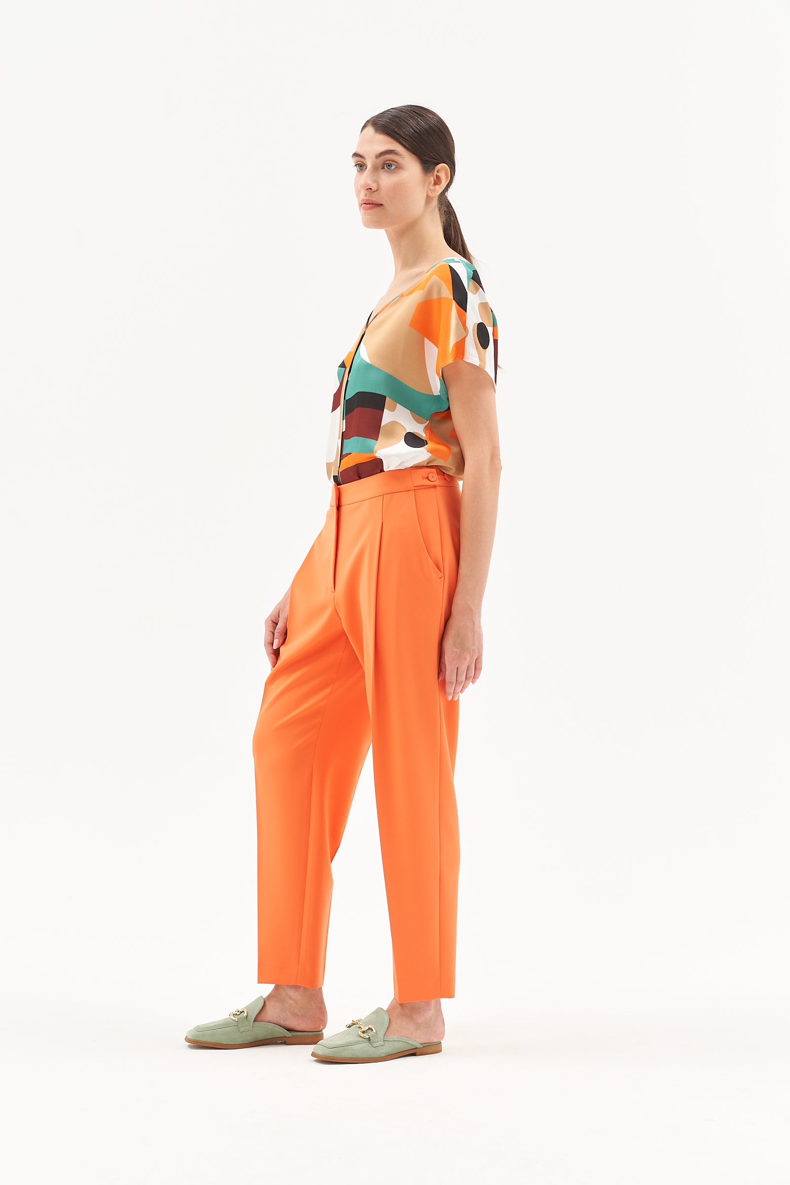 PLEAT FRONT TAPERED TROUSERS ORANGE