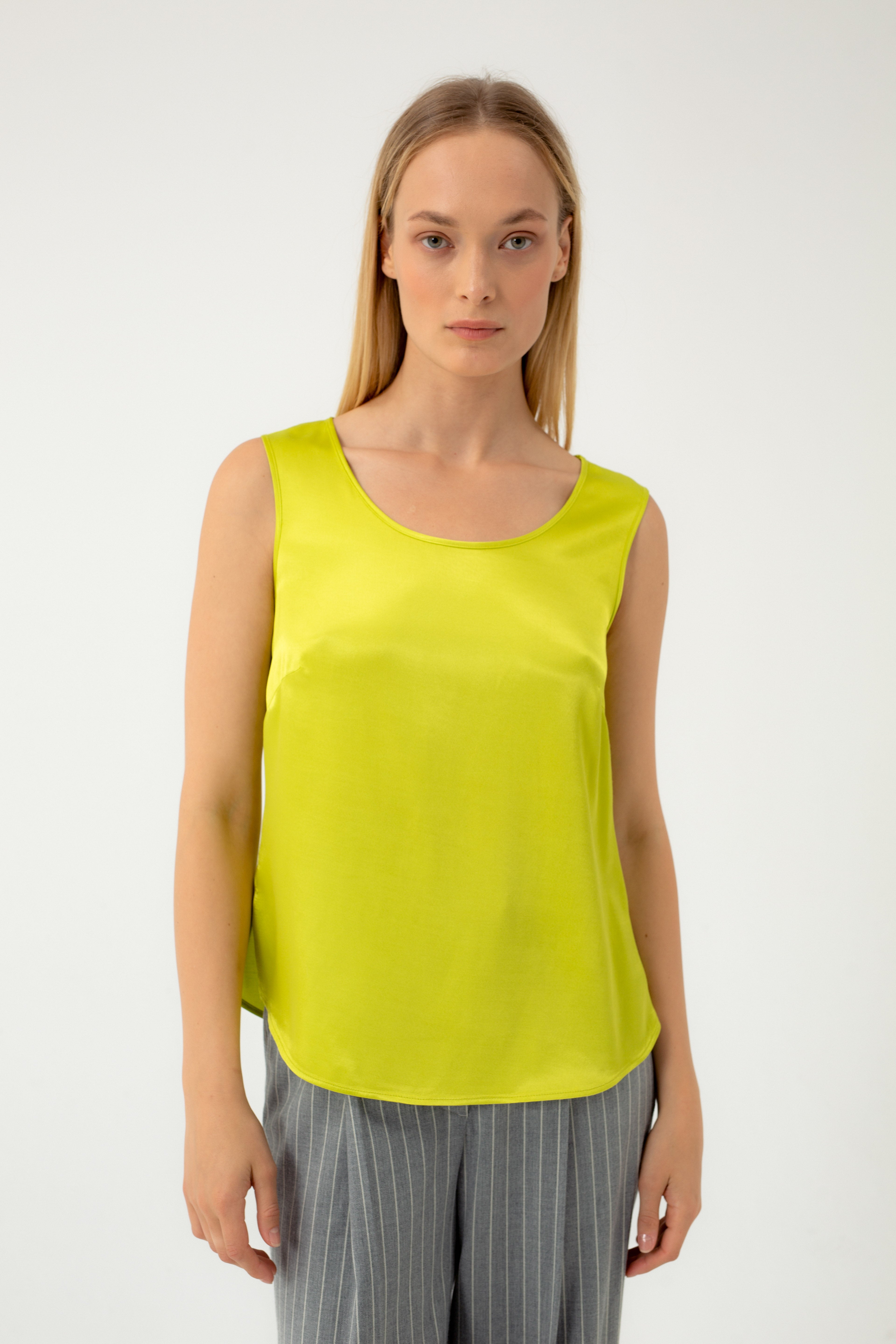 SLEEVELESS TOP IN LIME