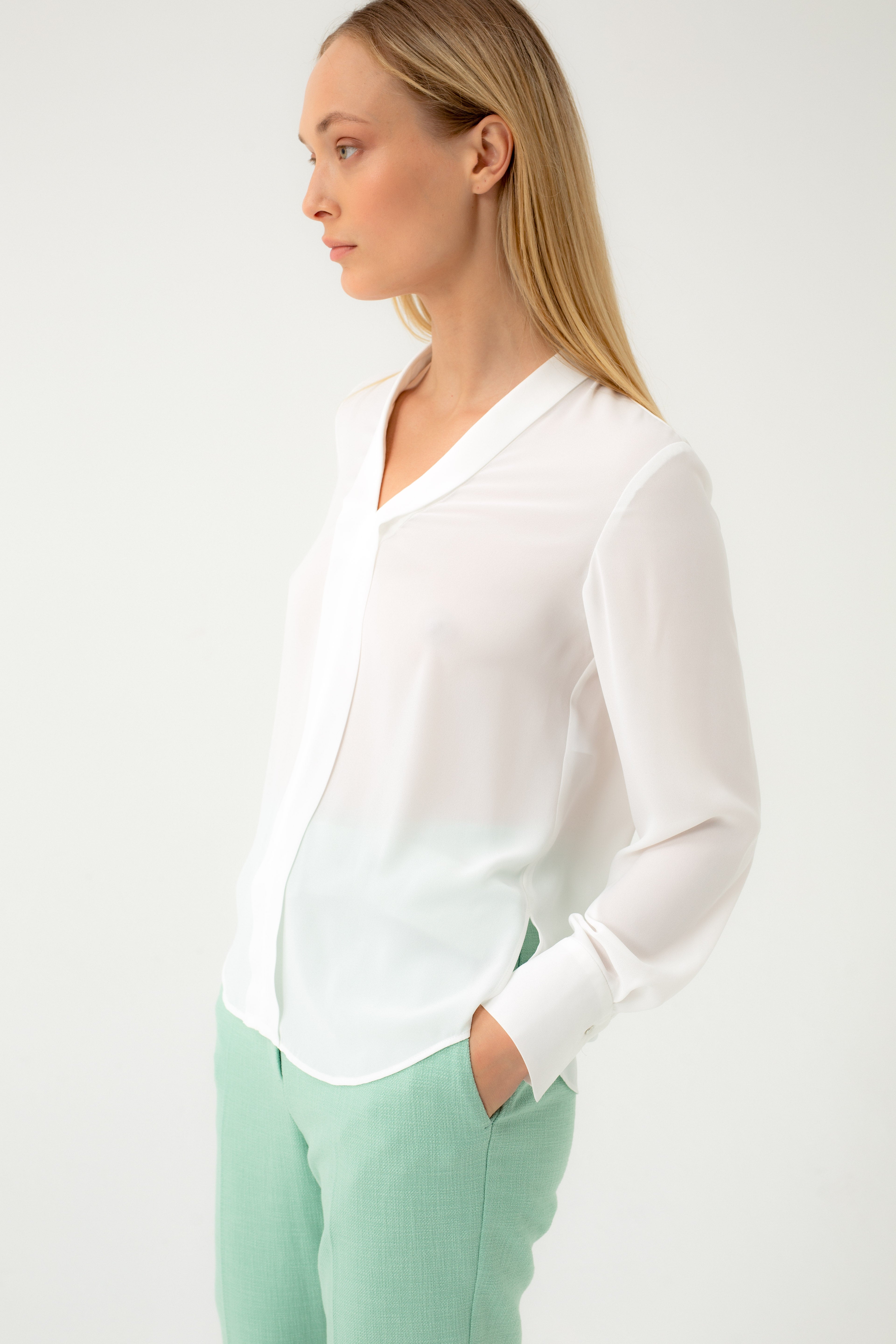 V-NECK WHITE BLOUSE