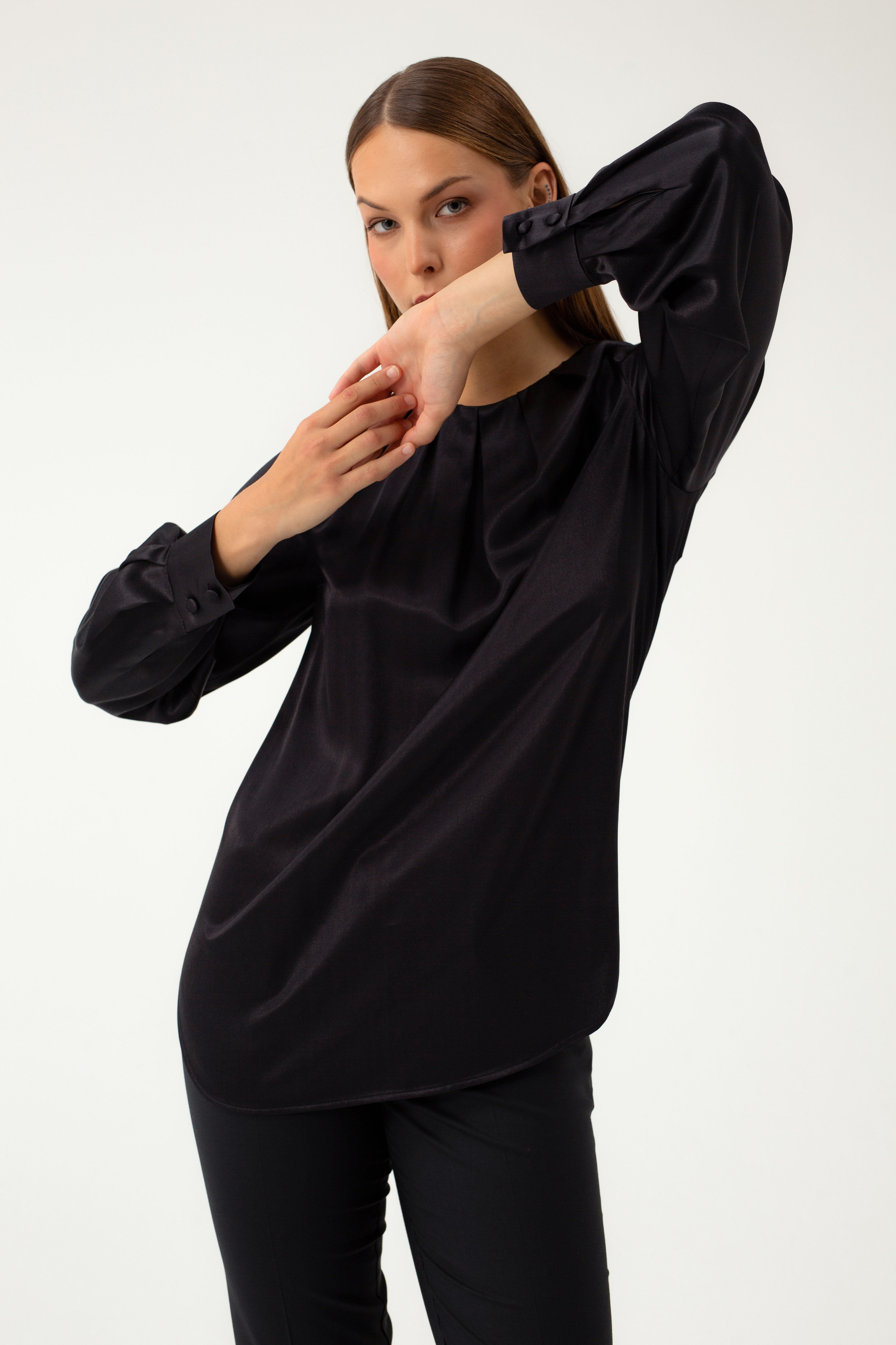 BLACK BLOUSE WITH FRONT PLEATS