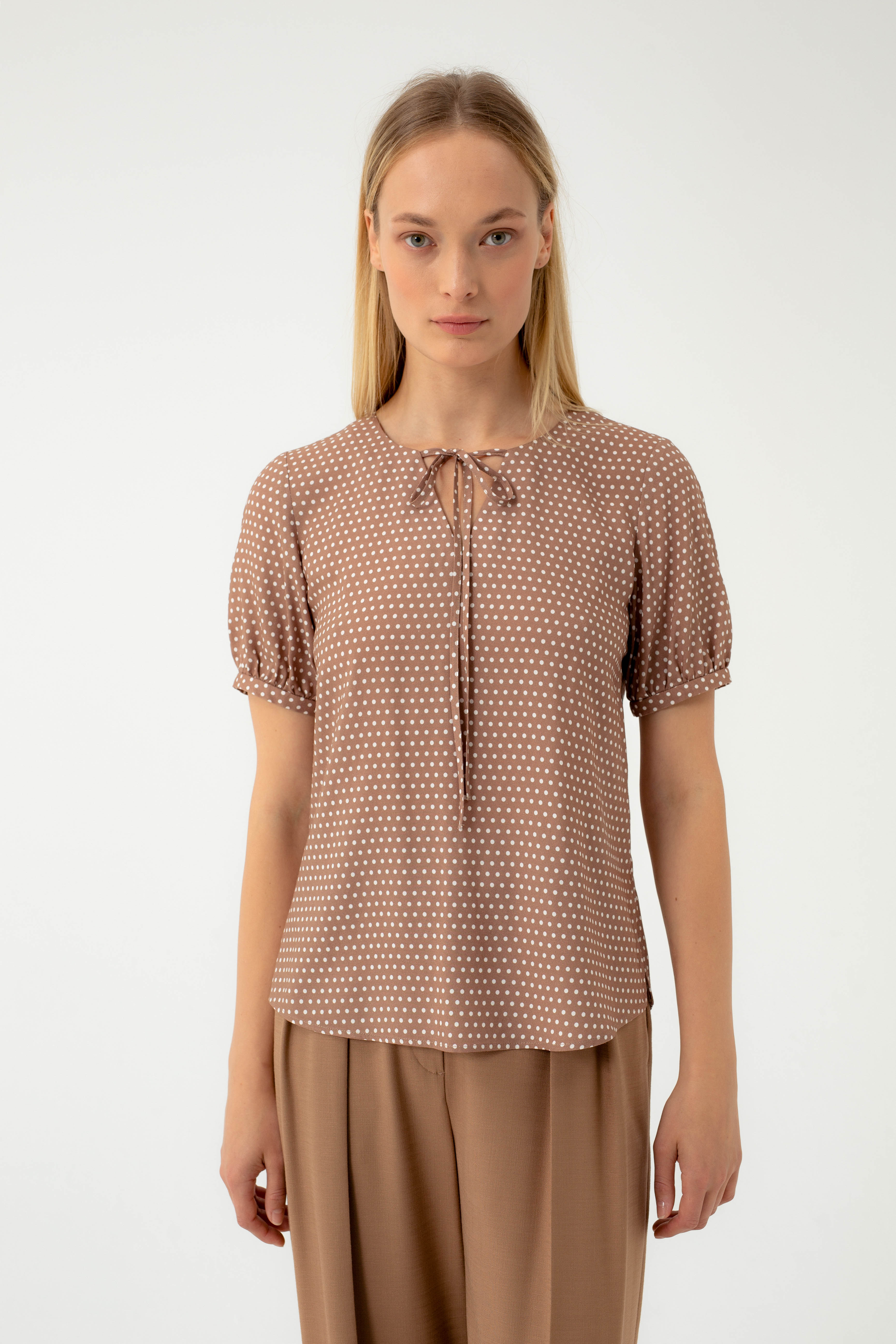 POLKA DOT SHORT SLEEVE BLOUSE