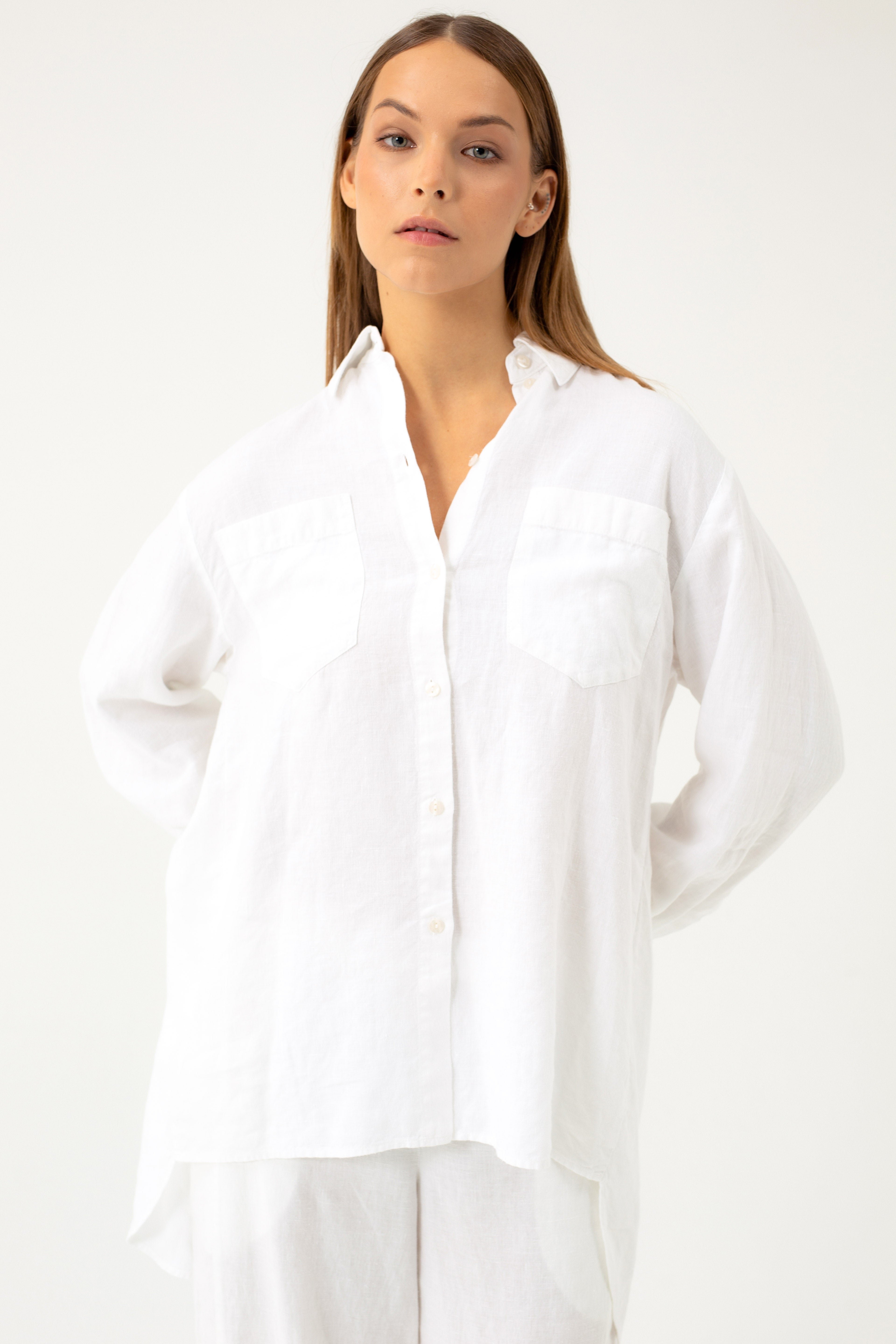 LINEN SHIRT WITH DIAGONAL SPLIT IN THE BACK