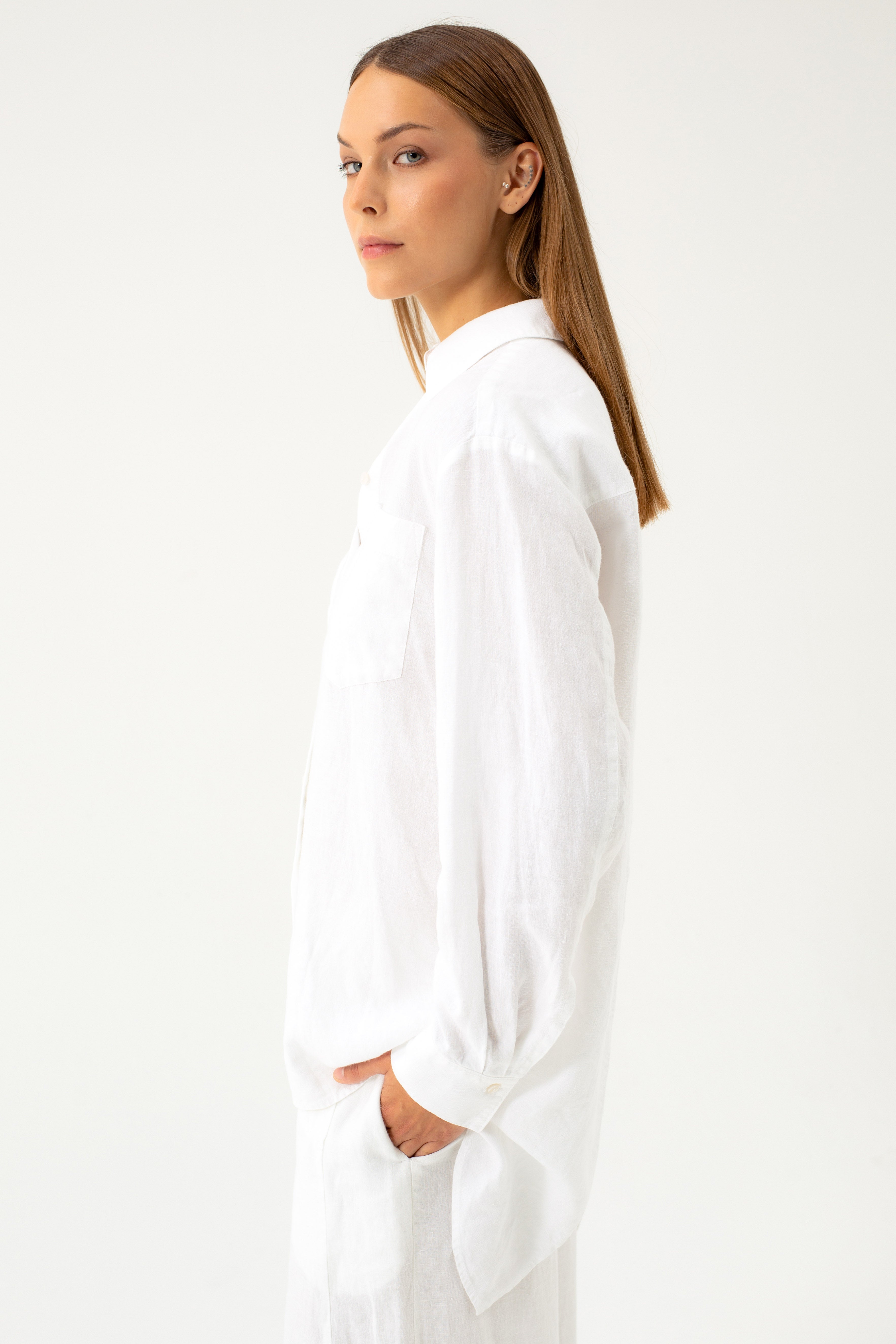 LINEN SHIRT WITH DIAGONAL SPLIT IN THE BACK