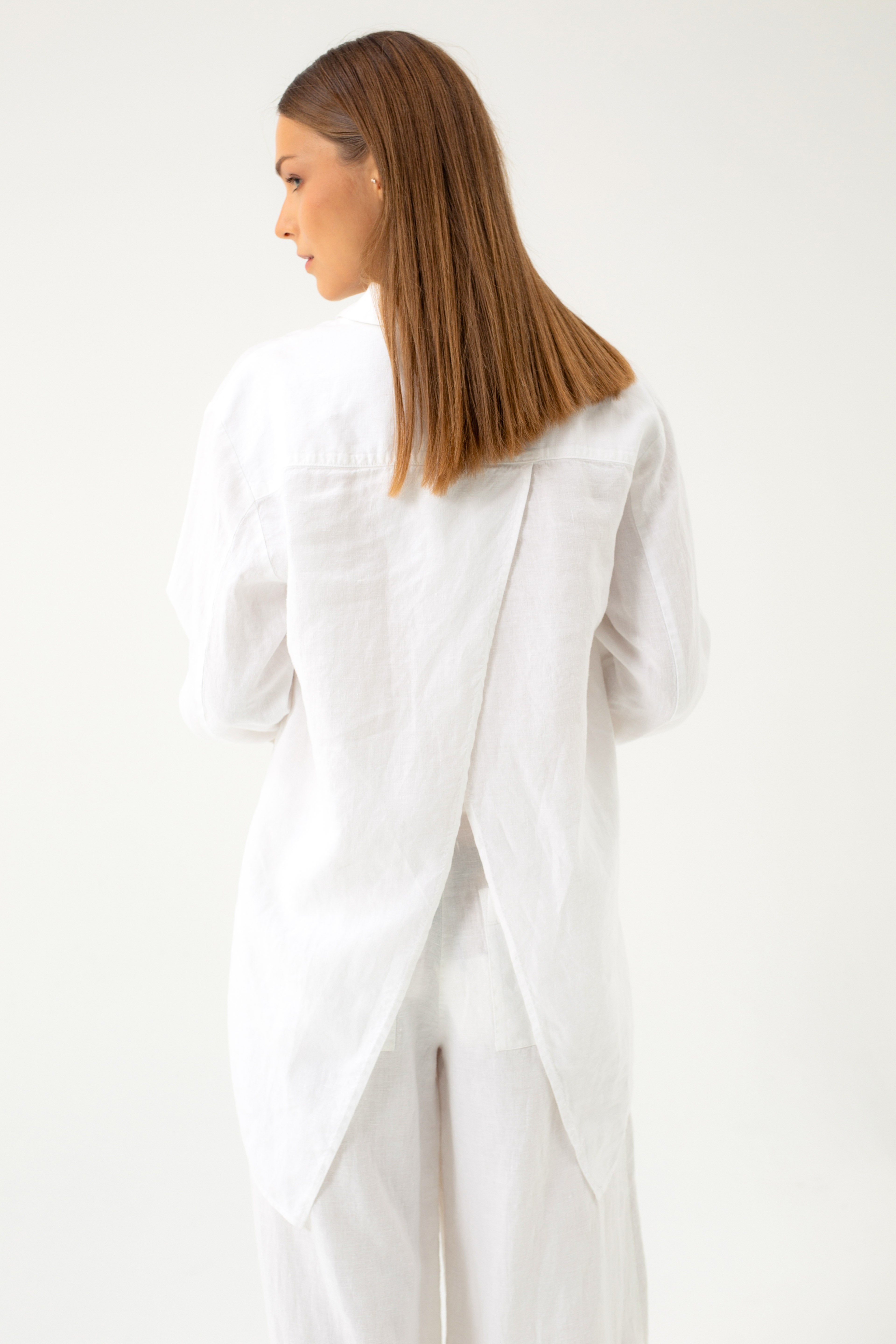 LINEN SHIRT WITH DIAGONAL SPLIT IN THE BACK