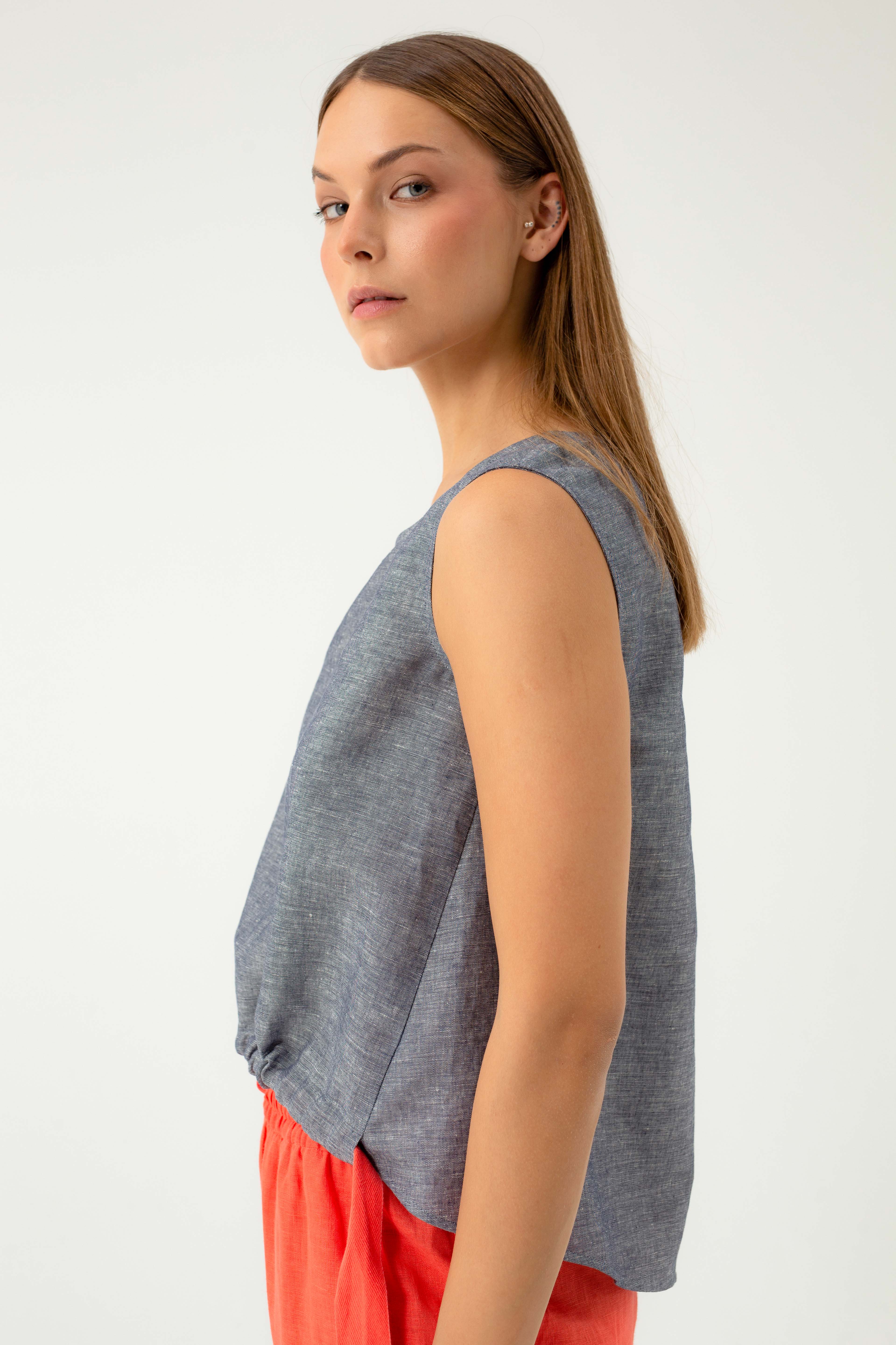 SLEEVELESS NAVY MELANGE BLOUSE WITH LINEN