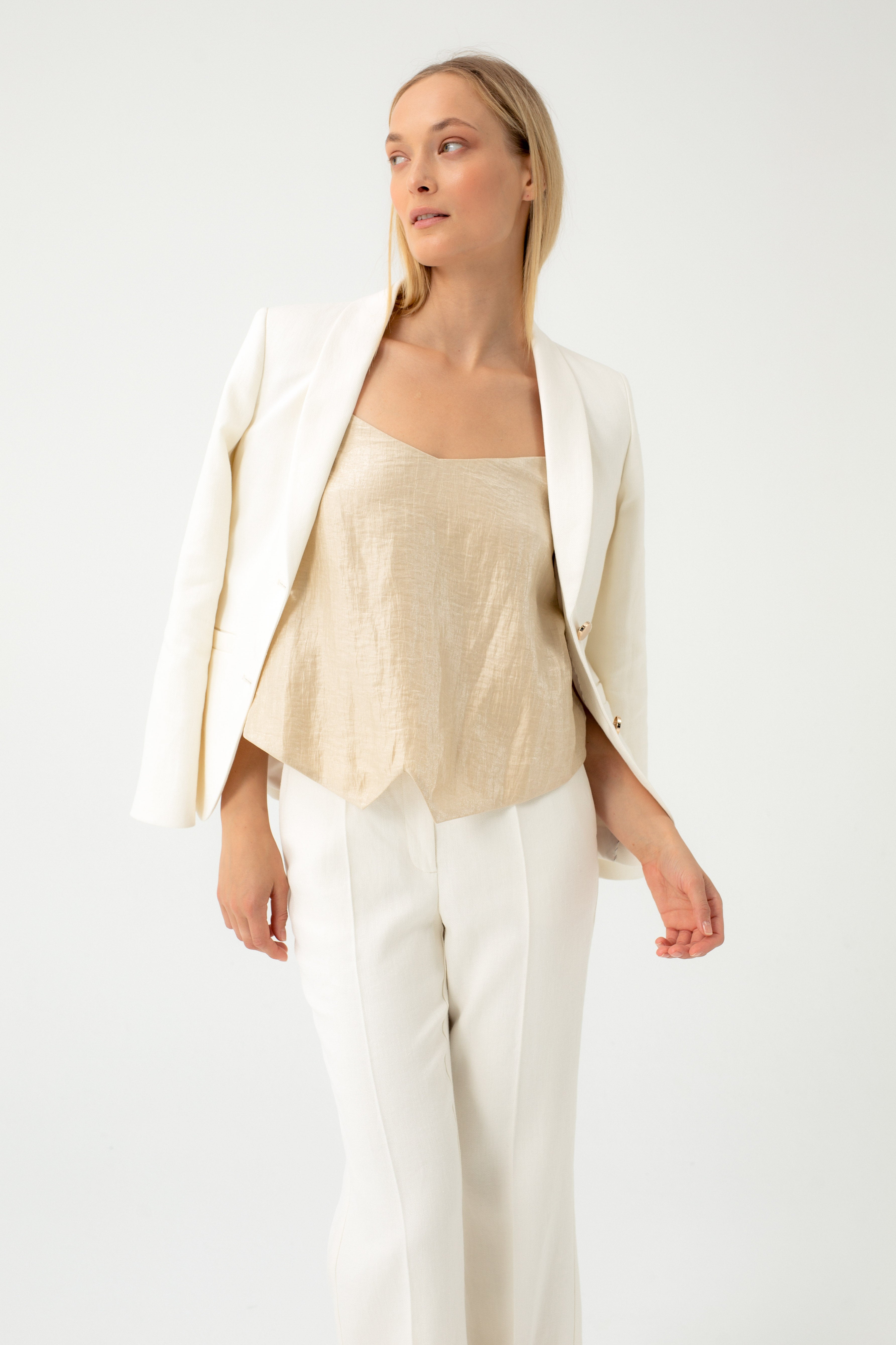 BEIGE TOP WITH LINEN