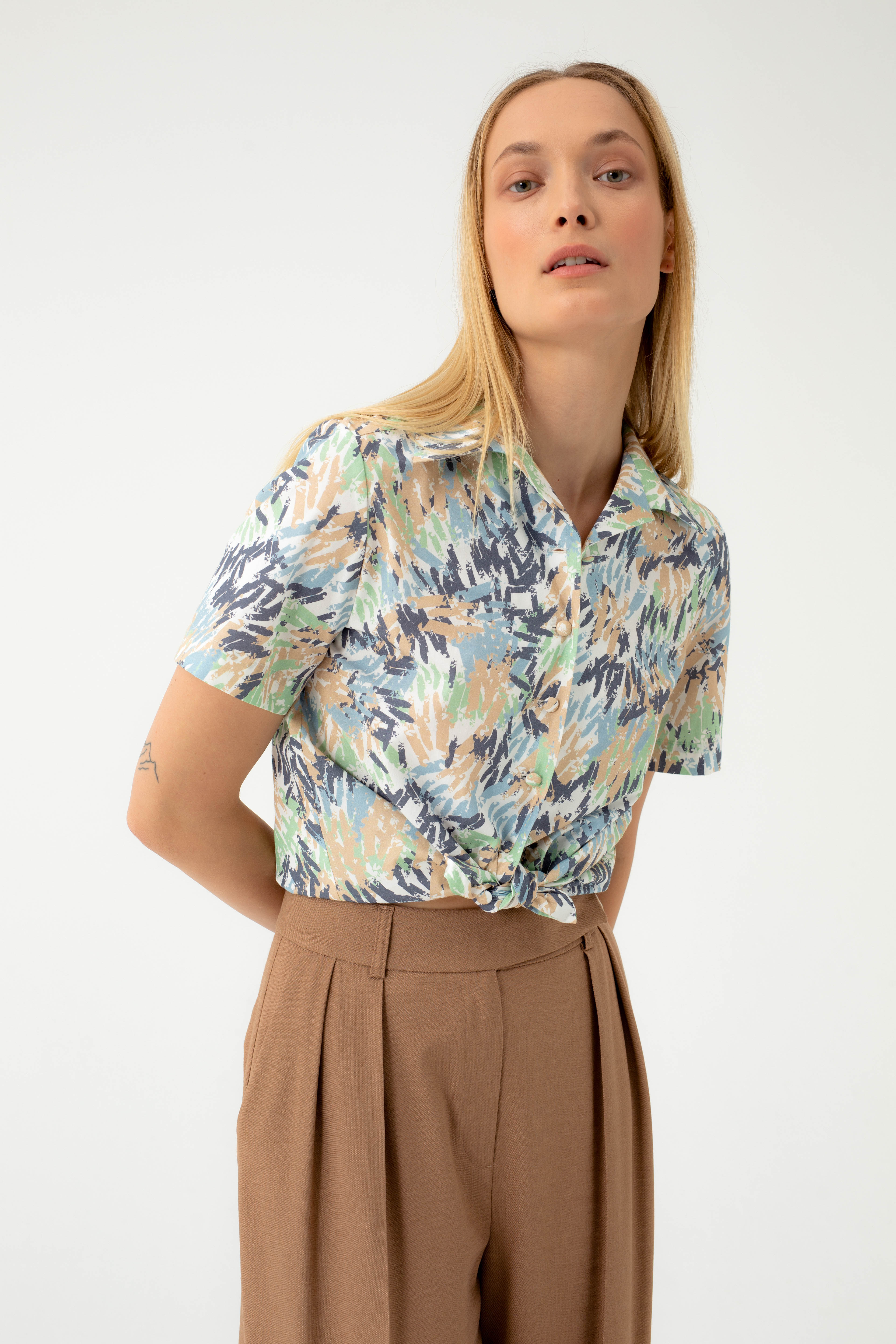 ABSTRACT PRINT SHORT SLEEVE SHIRT