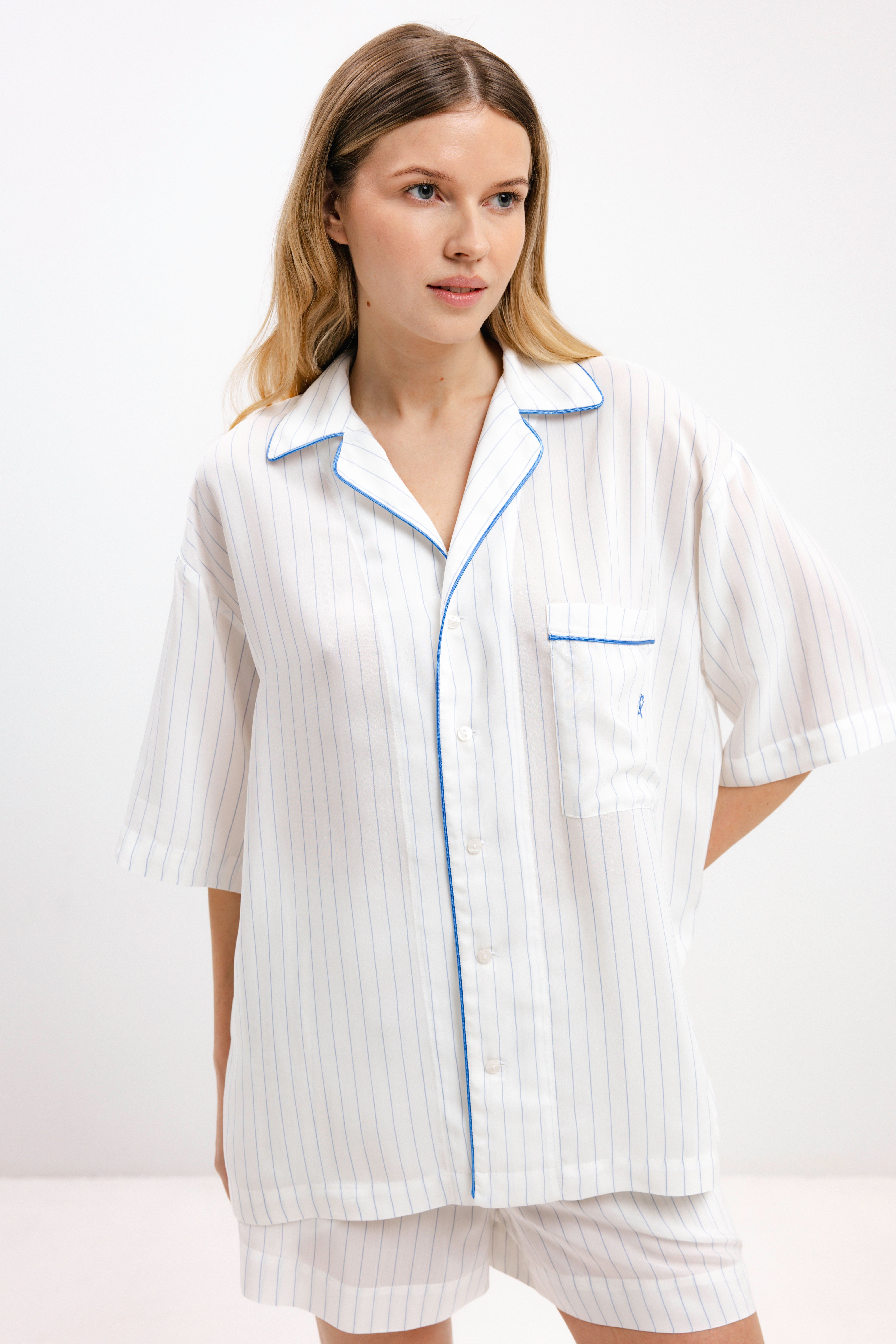 PYJAMA SHIRT WITH BLUE STRIPES AND SHORT SLEEVES - UNISEX