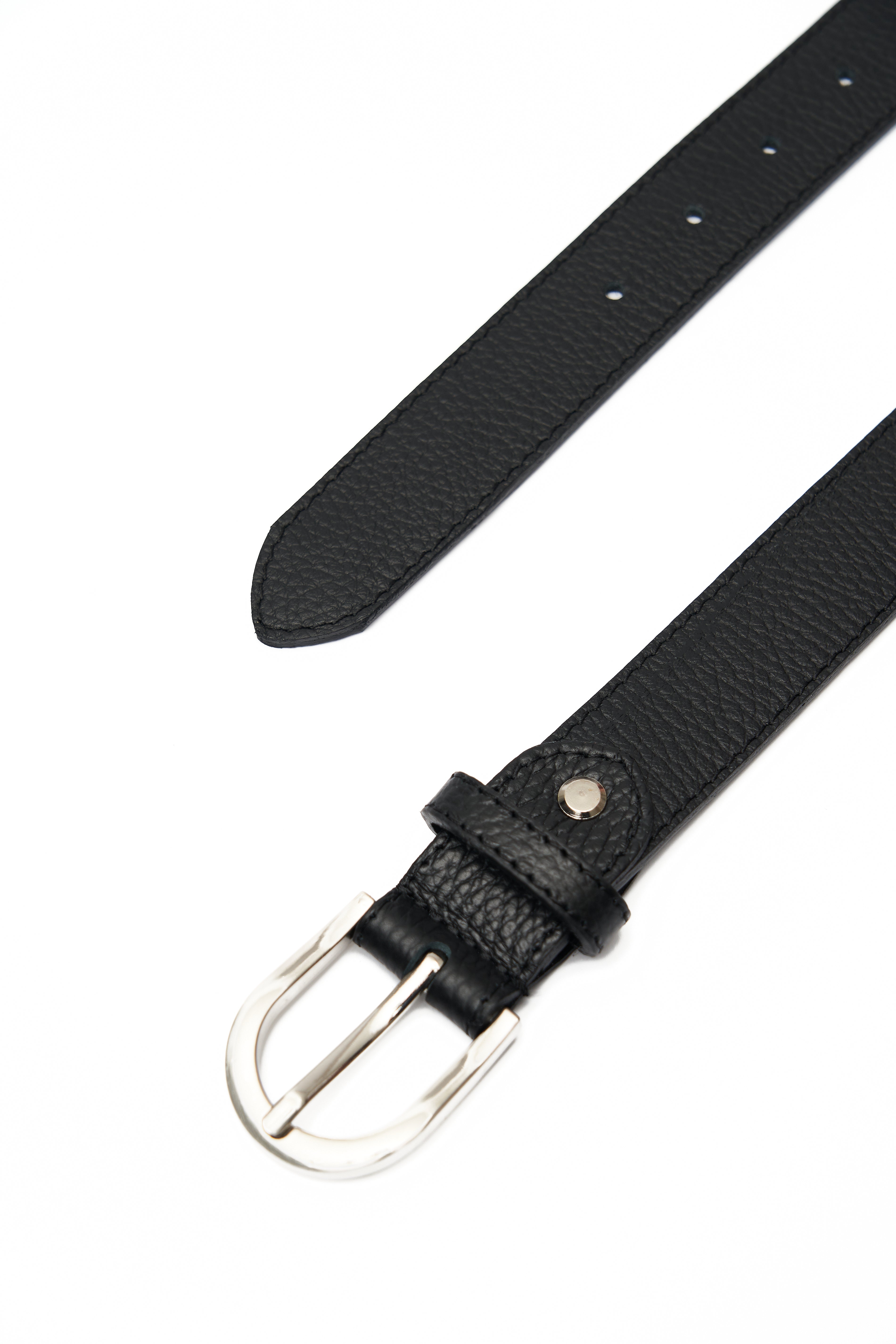 LEATHER BLACK BELT WITH SILVER DETAILS