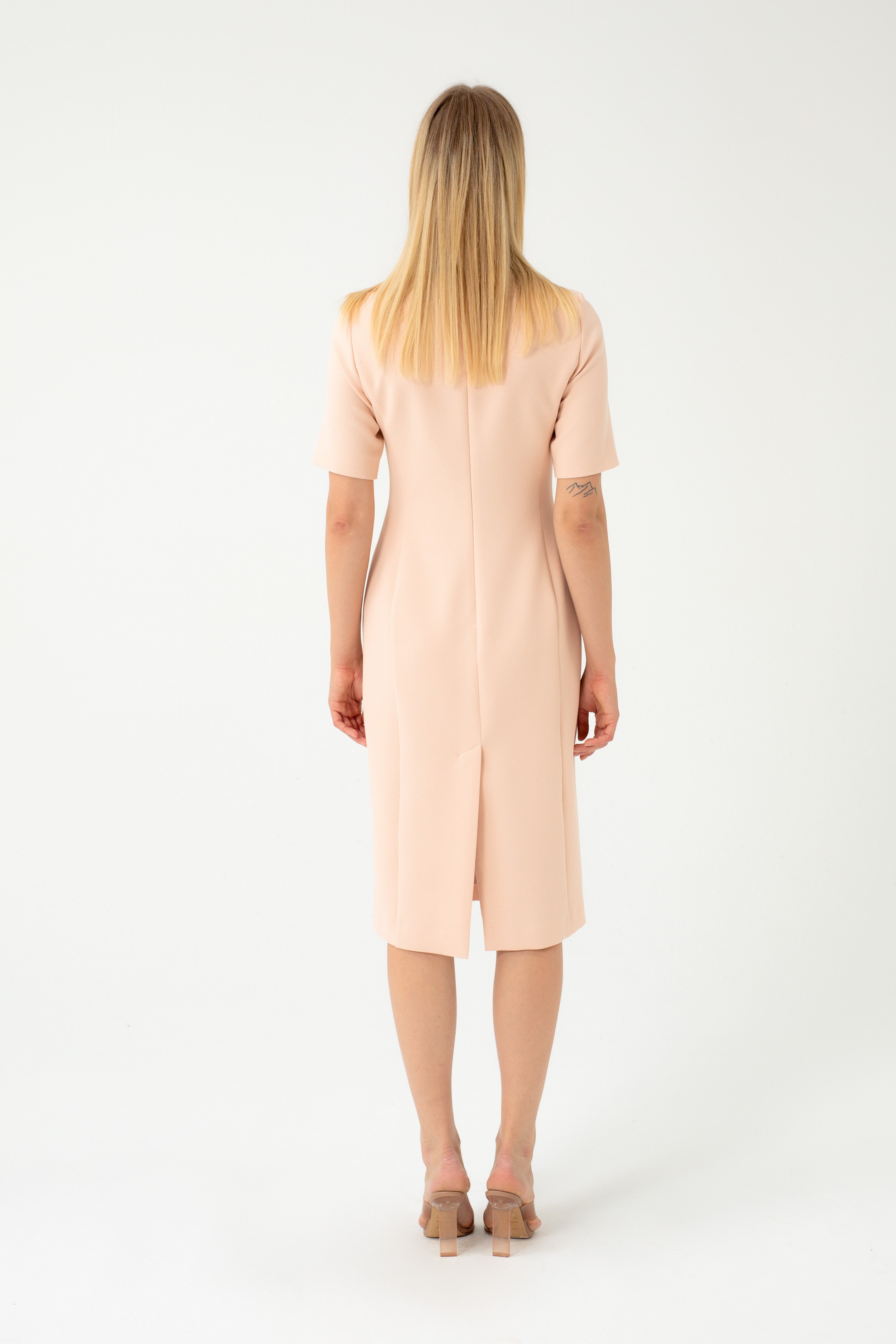 PEACH FITTED DRESS WITH SHORT SLEEVES