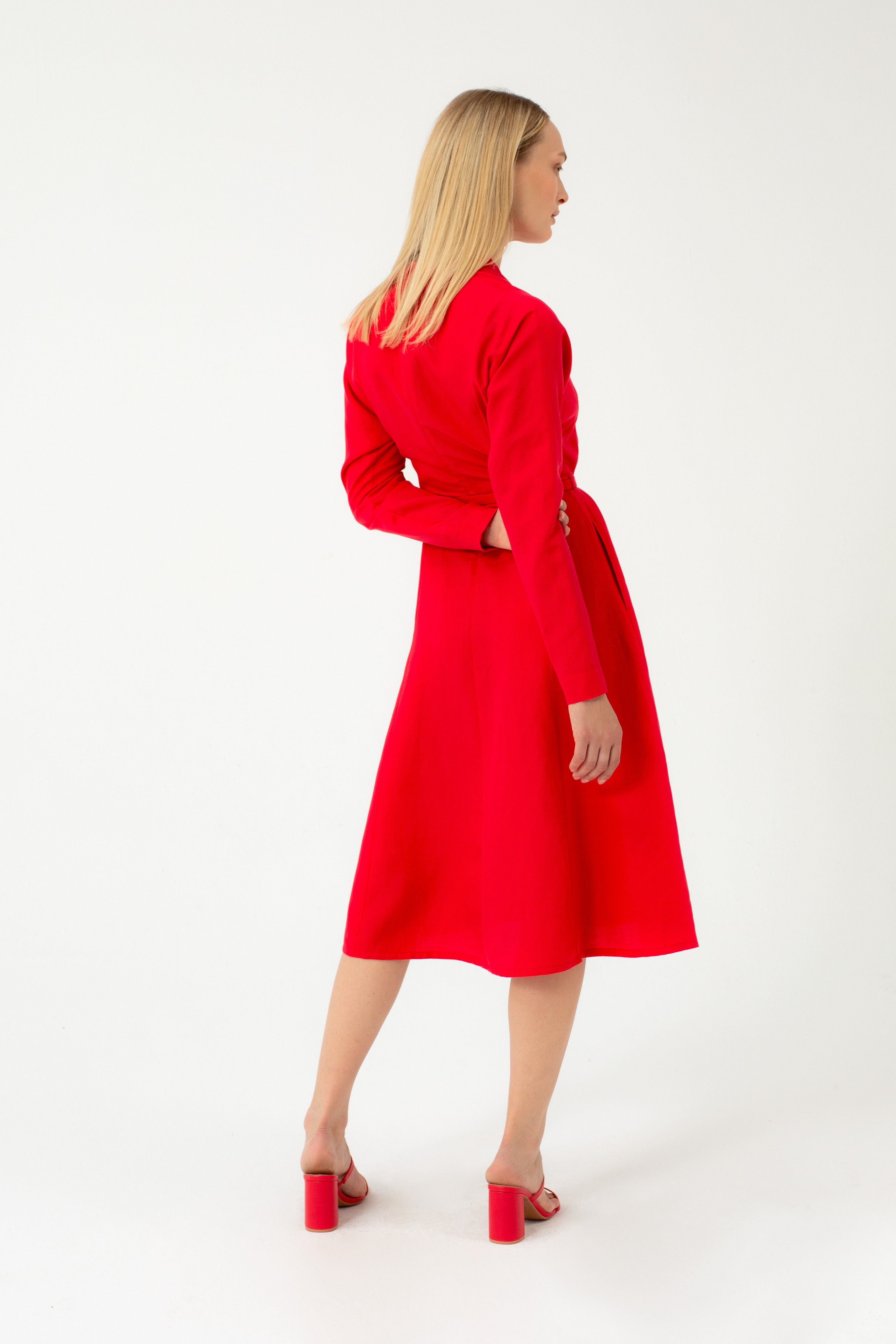 ELEGANT RED DRESS WITH BELT