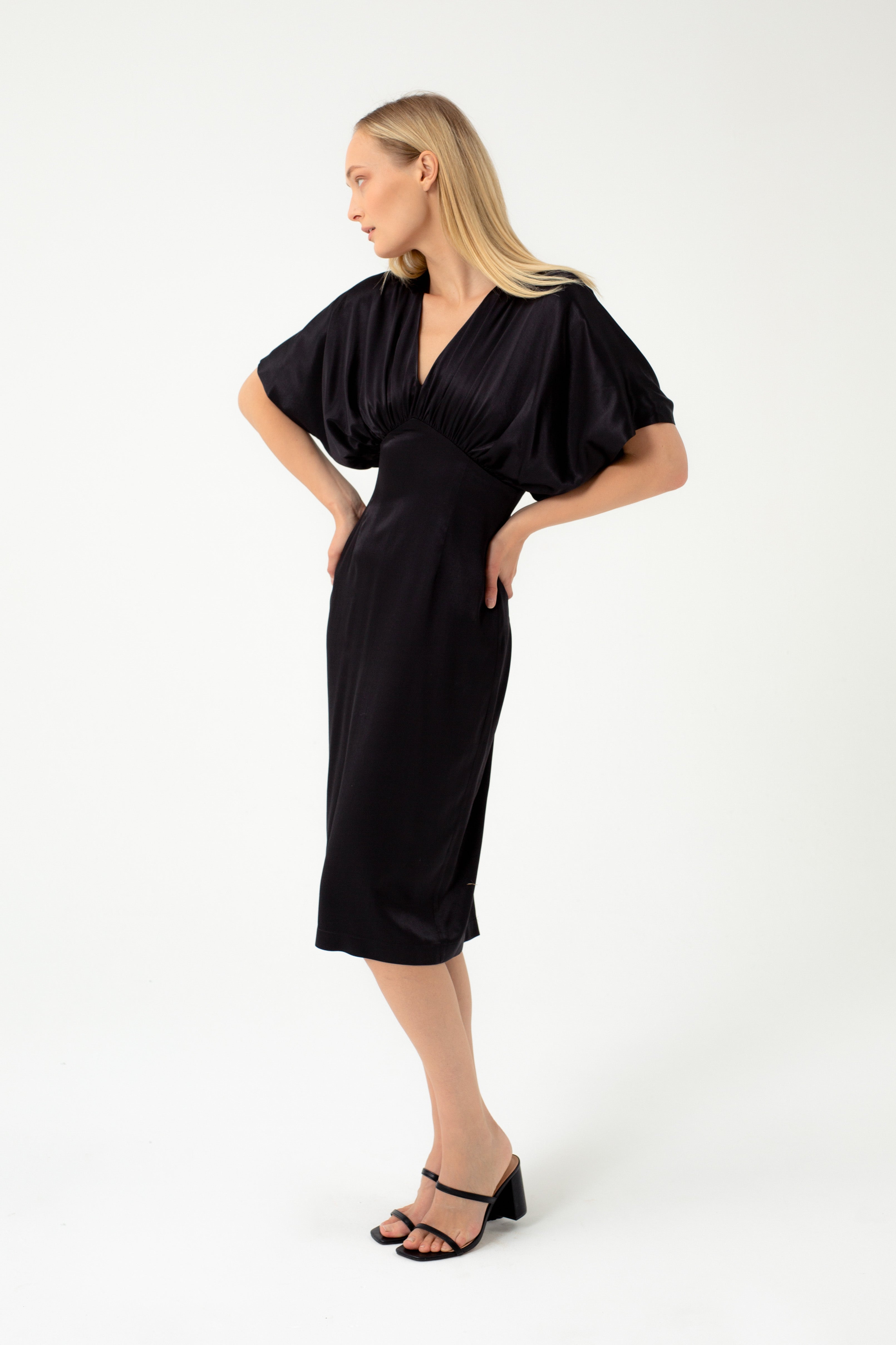 BLACK DRESS WITH SHORT KIMONO SLEEVES