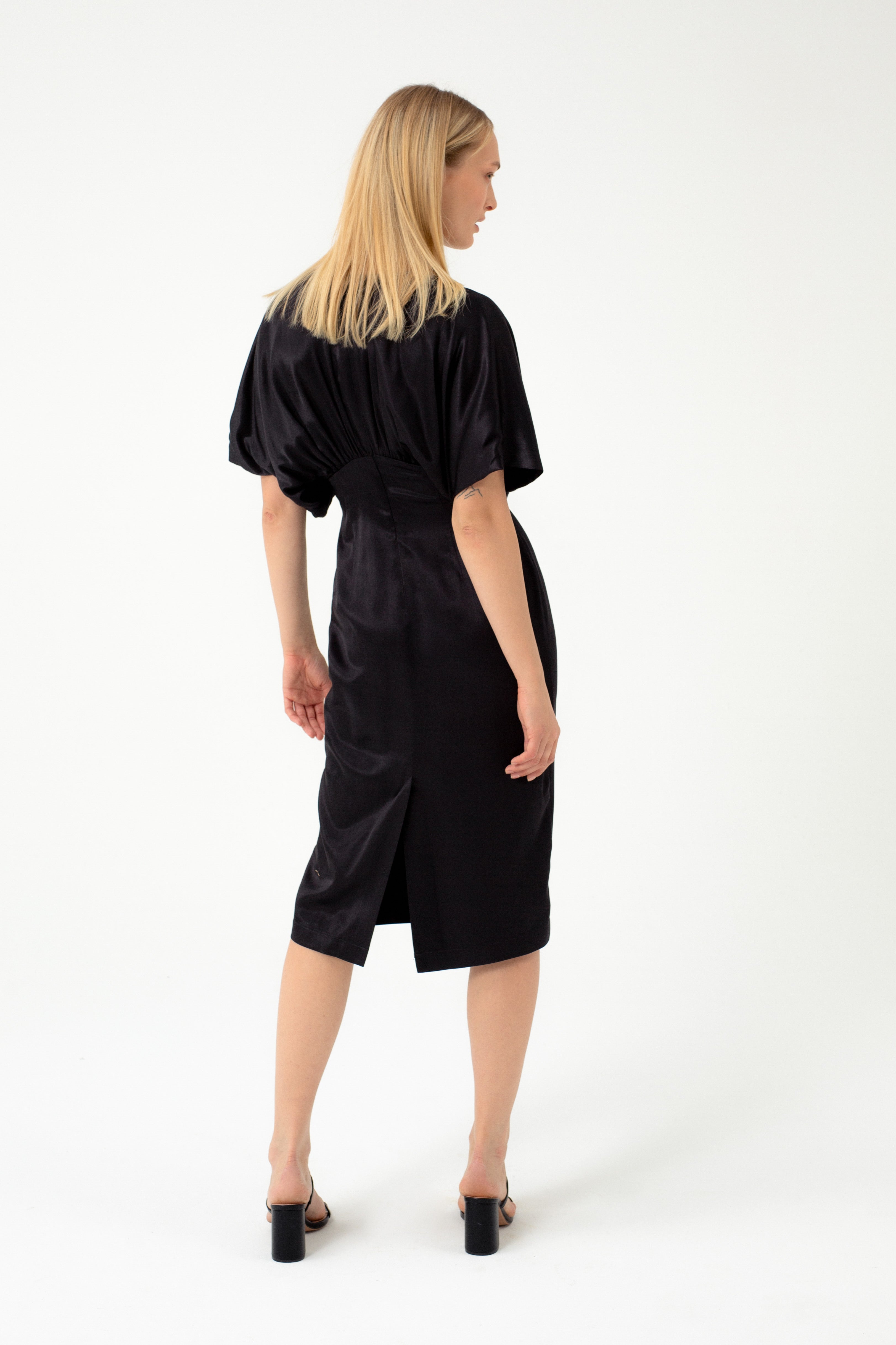 BLACK DRESS WITH SHORT KIMONO SLEEVES