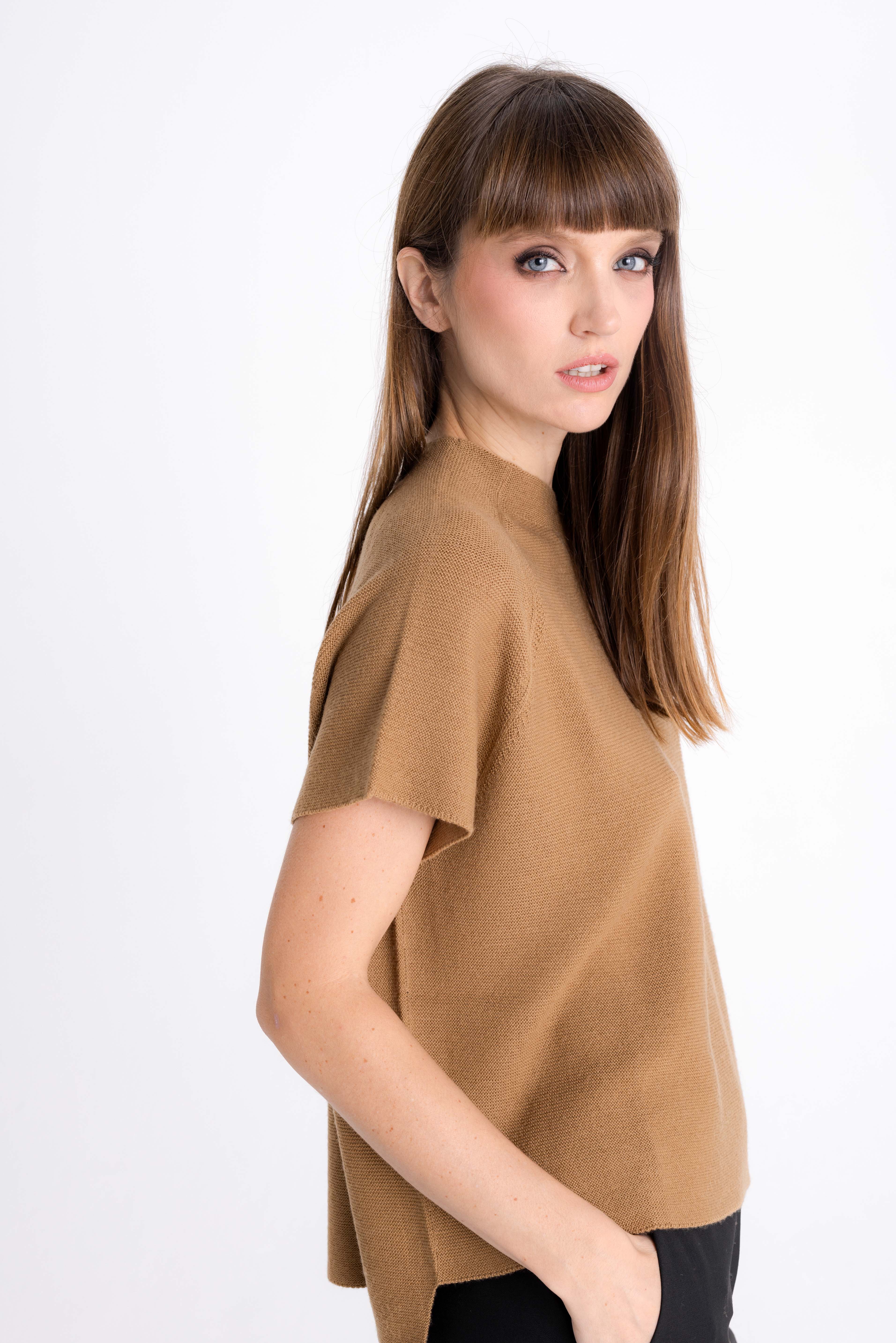 CAMEL SHORT SLEEVE KNITTED SWEATER