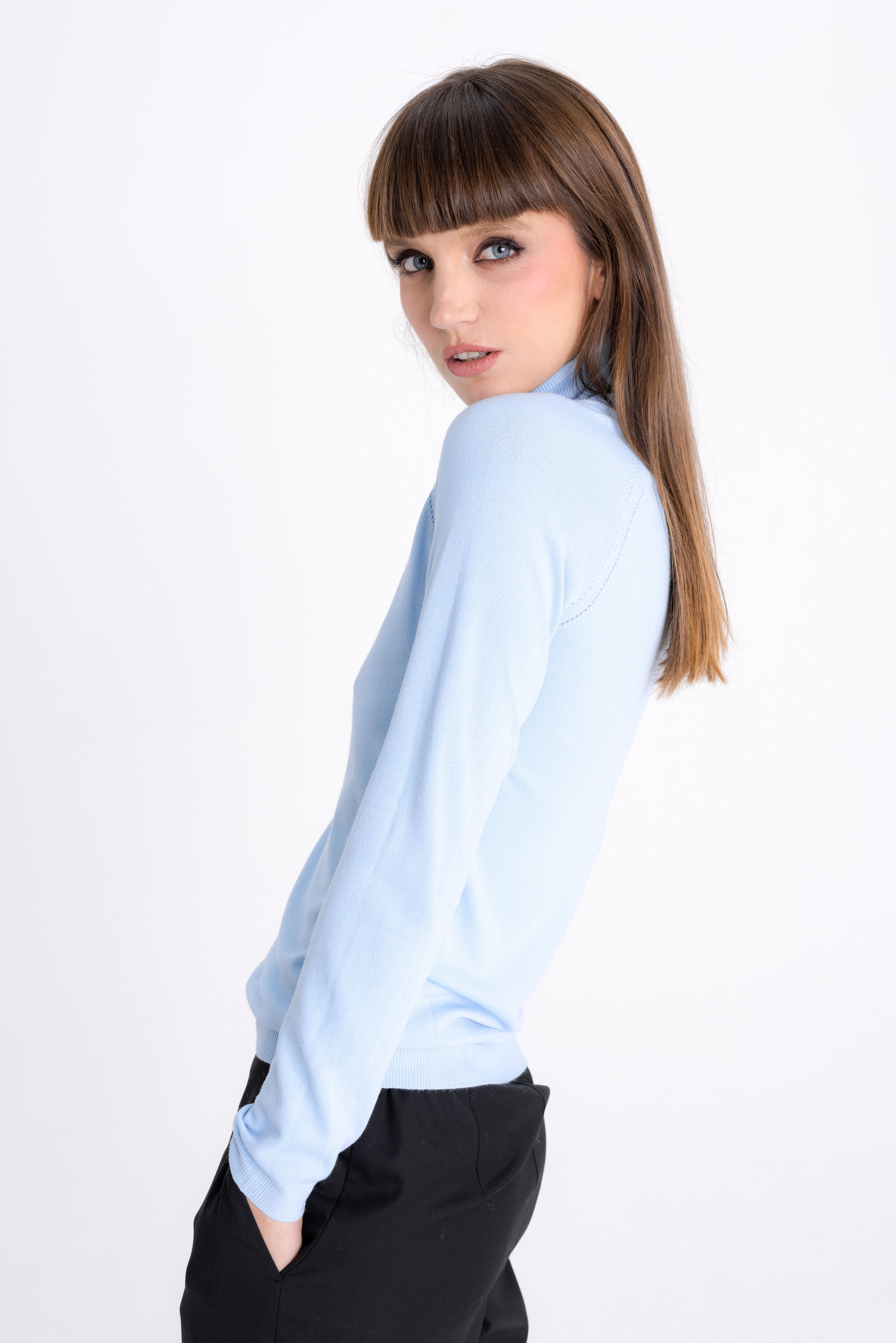 LIGHT BLUE TURTLENECK SWEATER