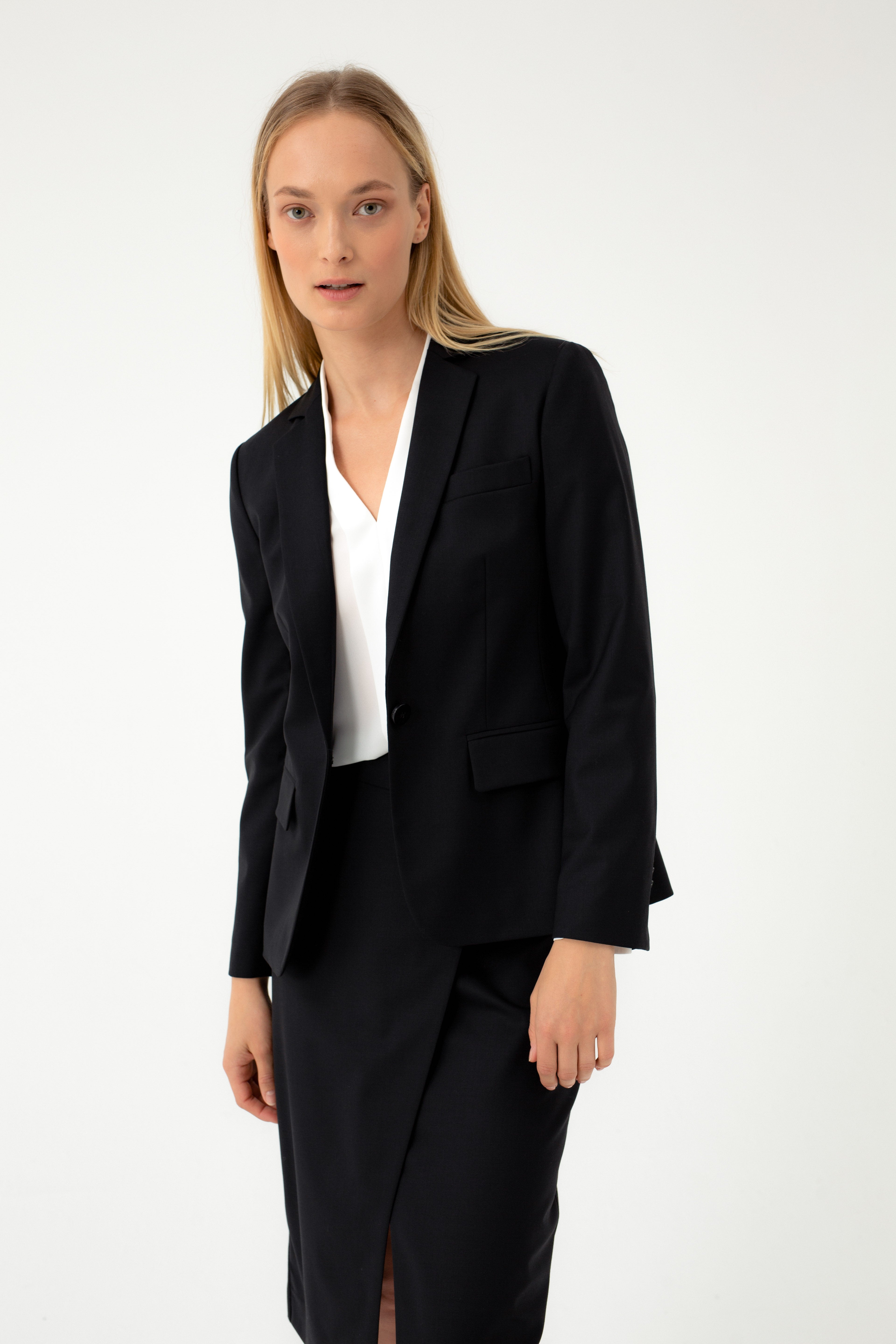 SINGLE BREASTED FITTED SUIT JACKET