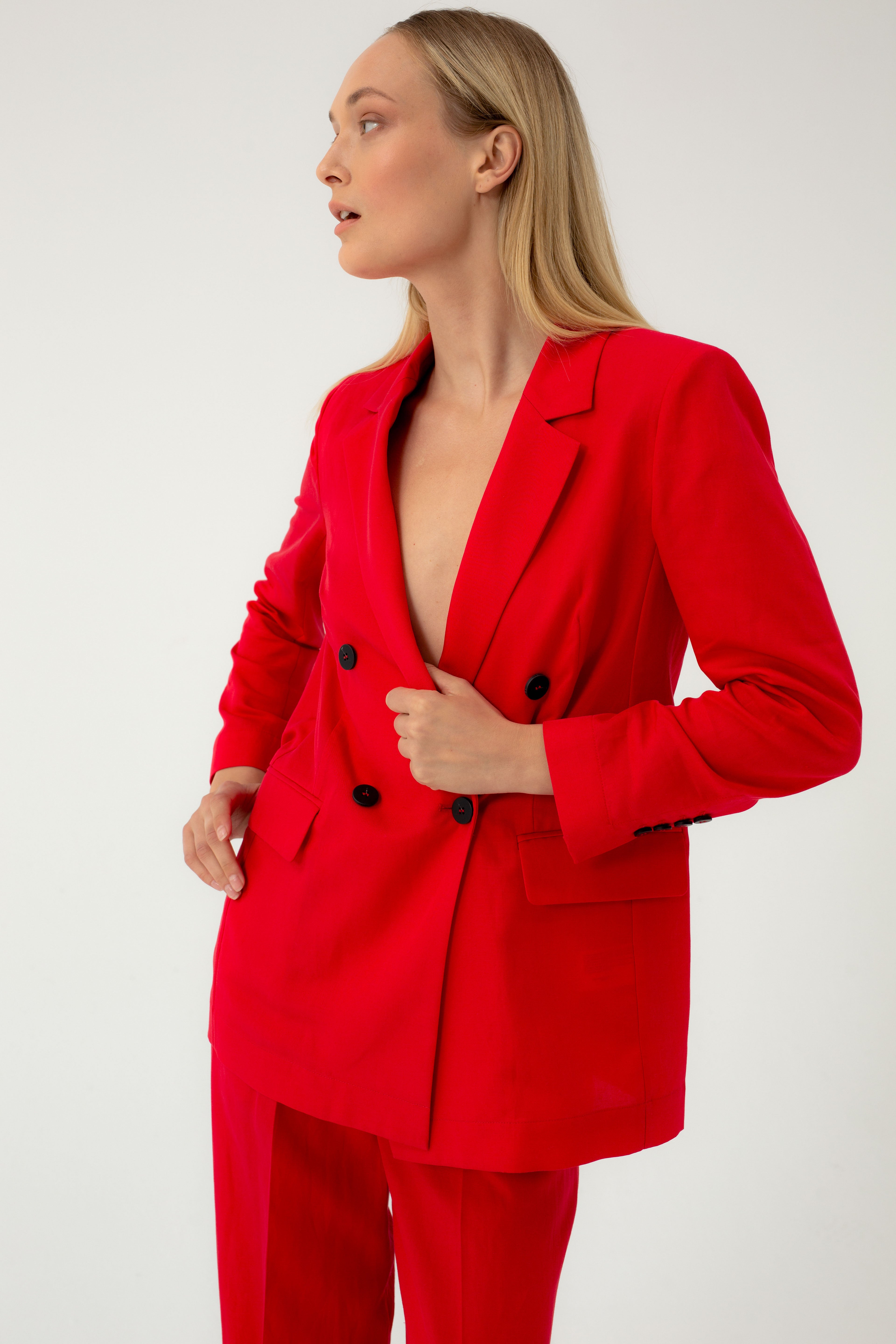 DOUBLE-BREASTED RED LINEN JACKET