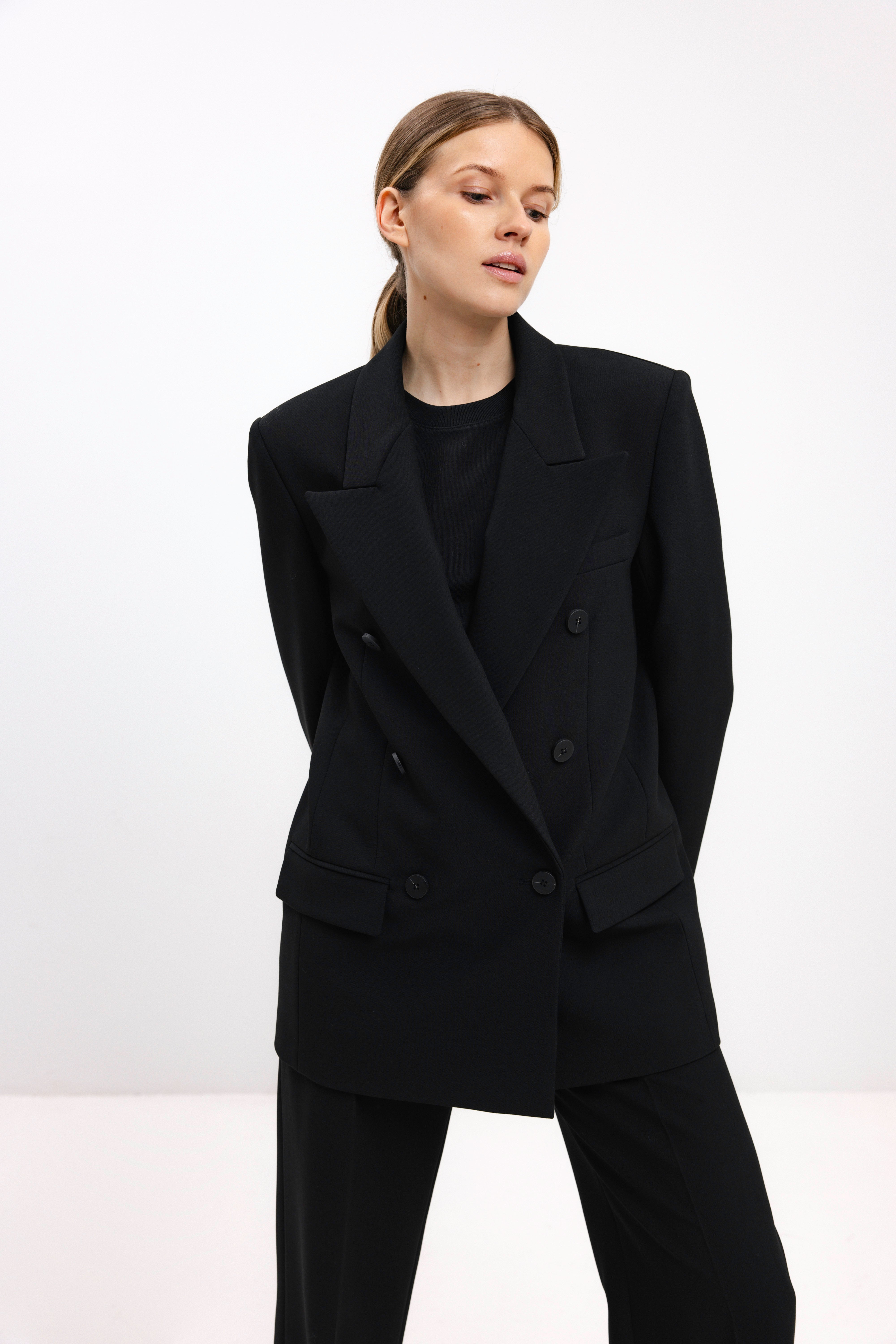 DOUBLE-BREASTED BLACK BLAZER