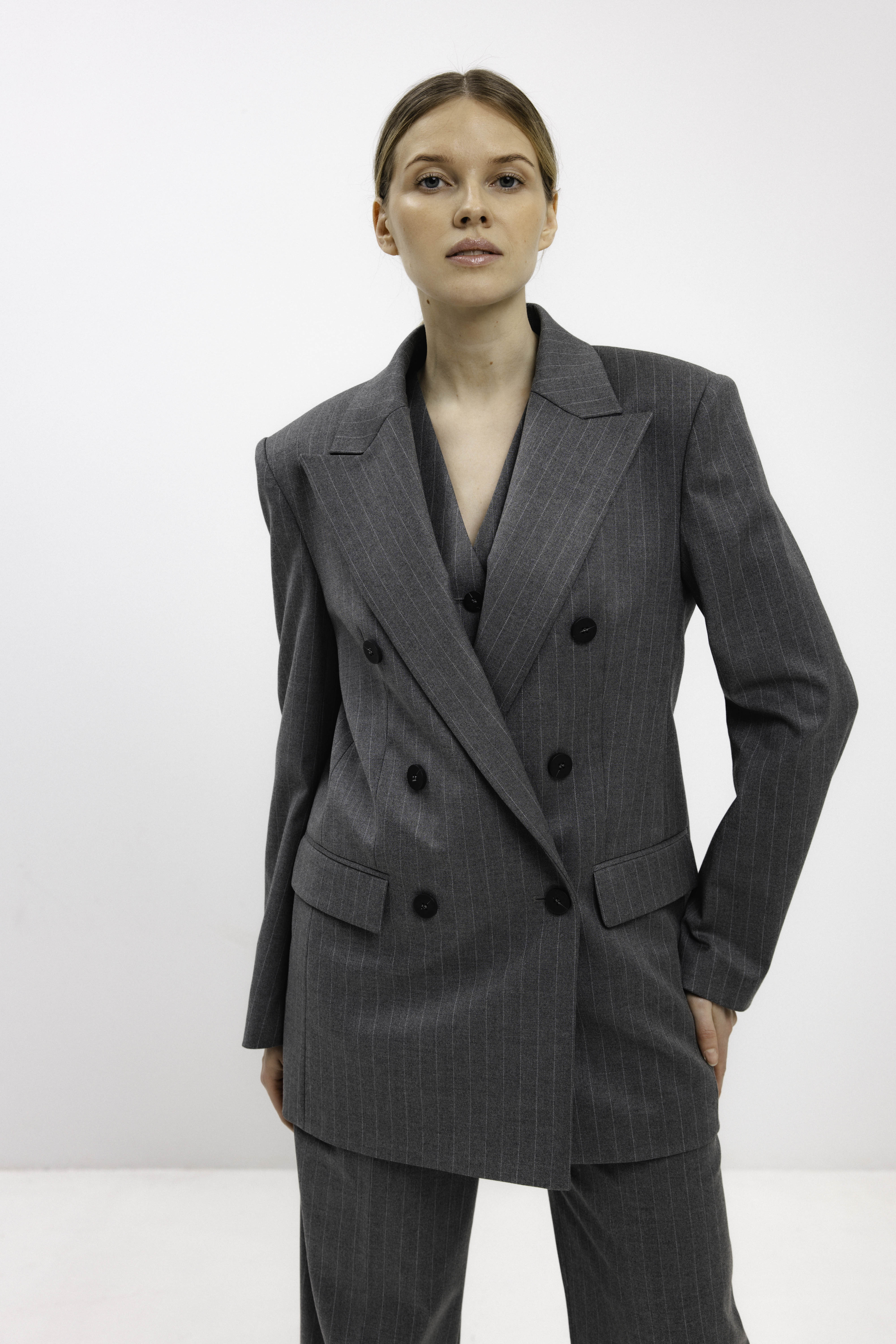 GREY STRIPED DOUBLE-BREASTED BLAZER