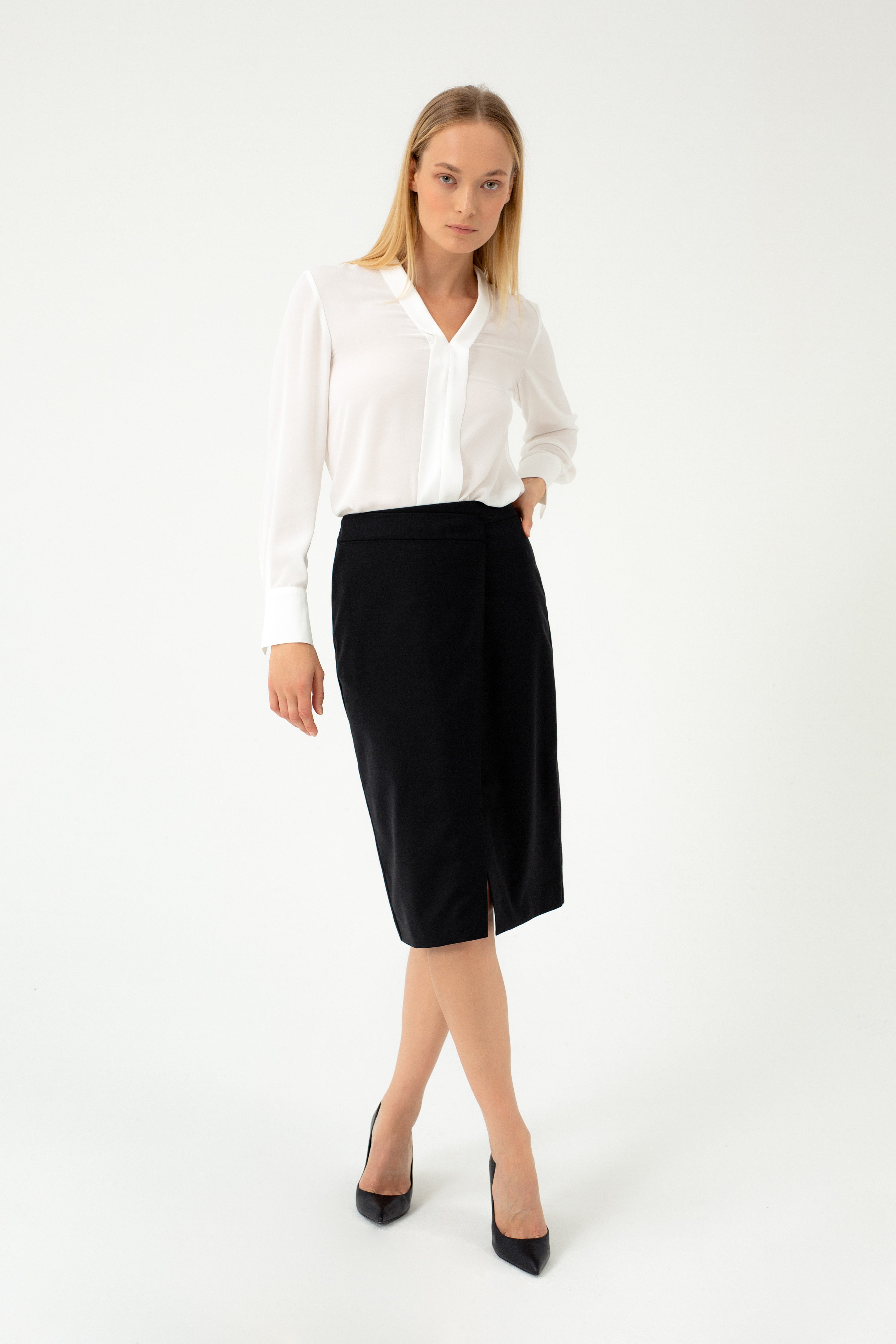 BLACK SUIT SKIRT WITH DIAGONAL SPLIT