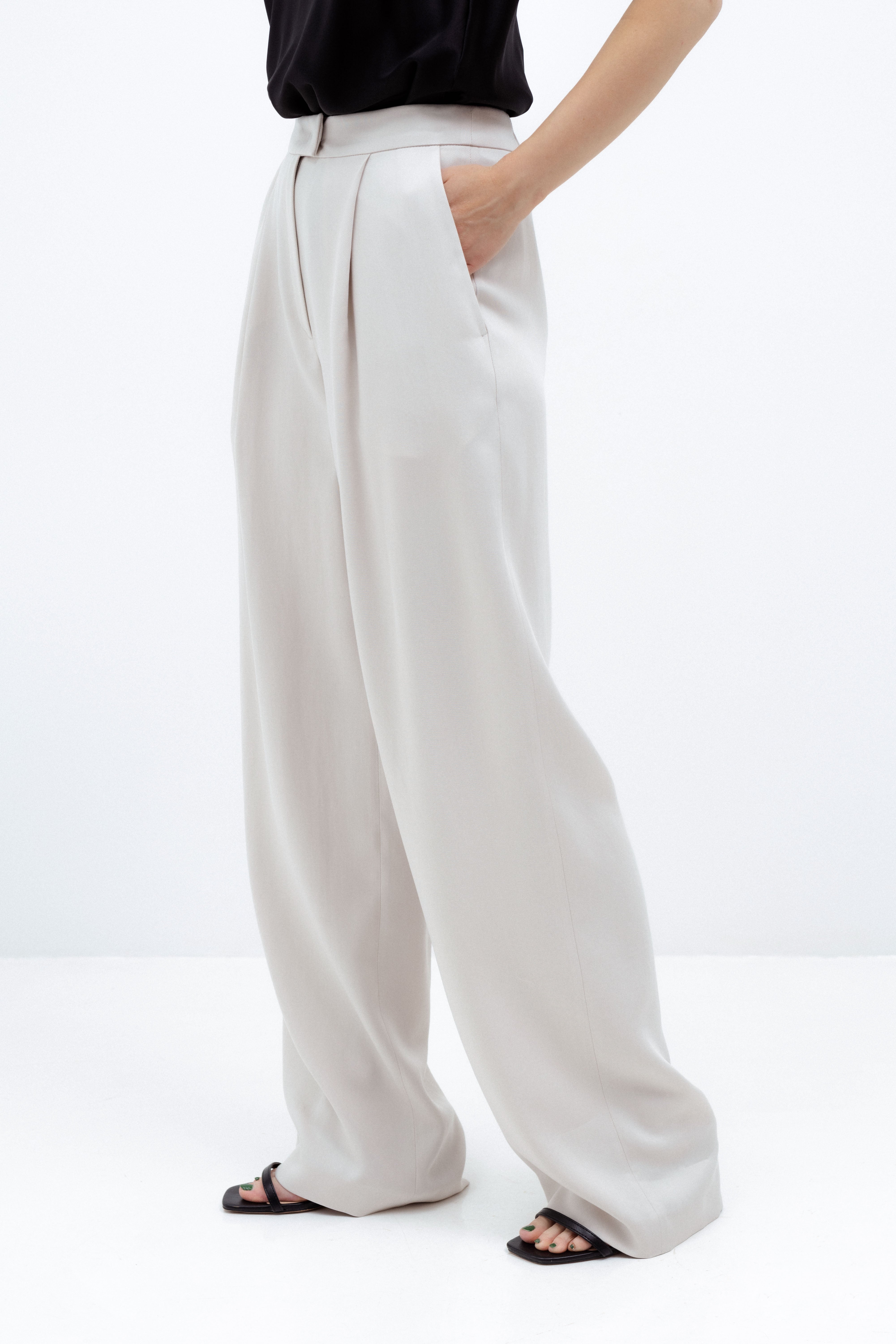 WIDE-LEG TROUSERS IN MILK