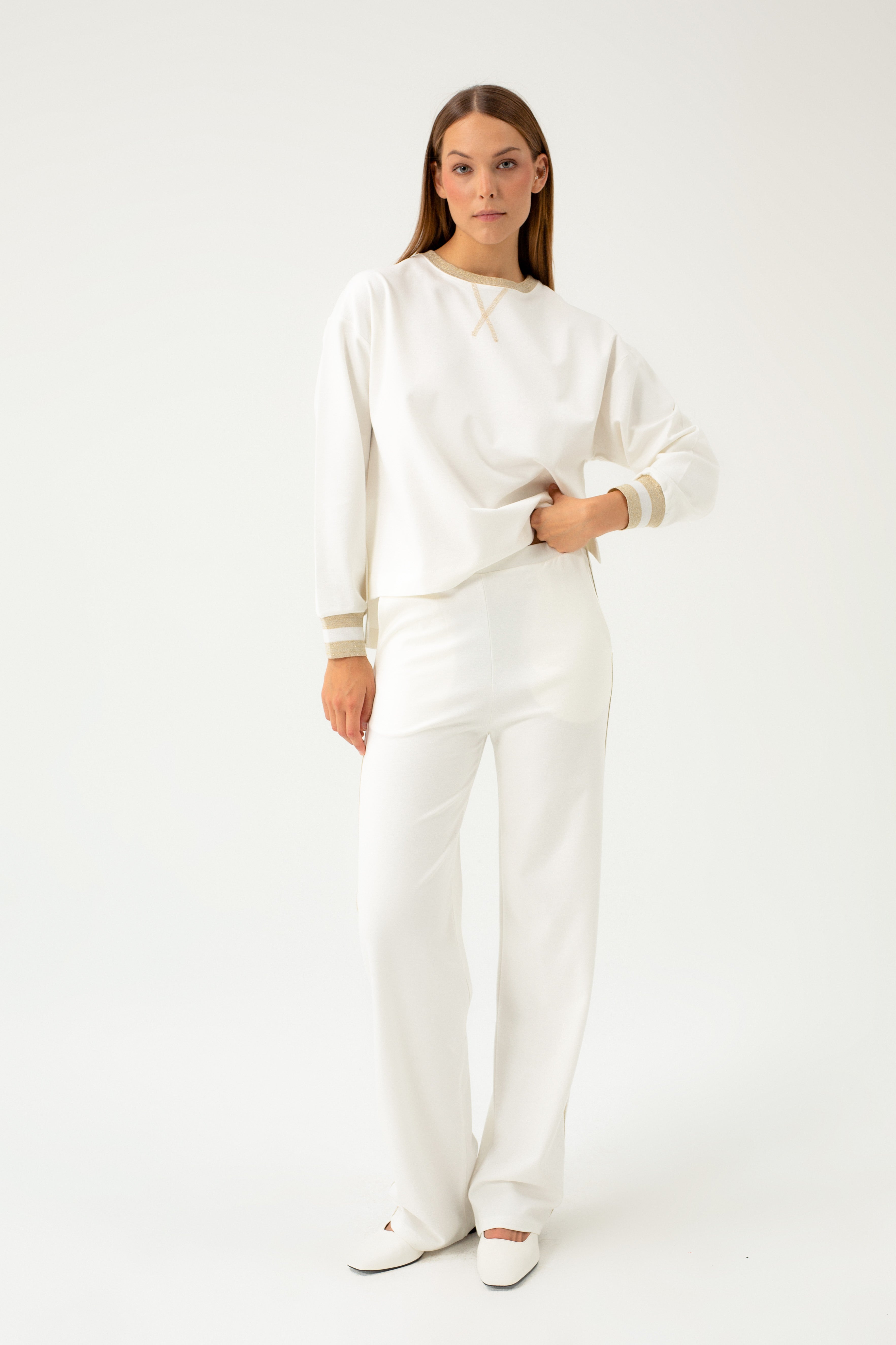 JERSEY WHITE PANTS WITH GOLDEN DETAILS