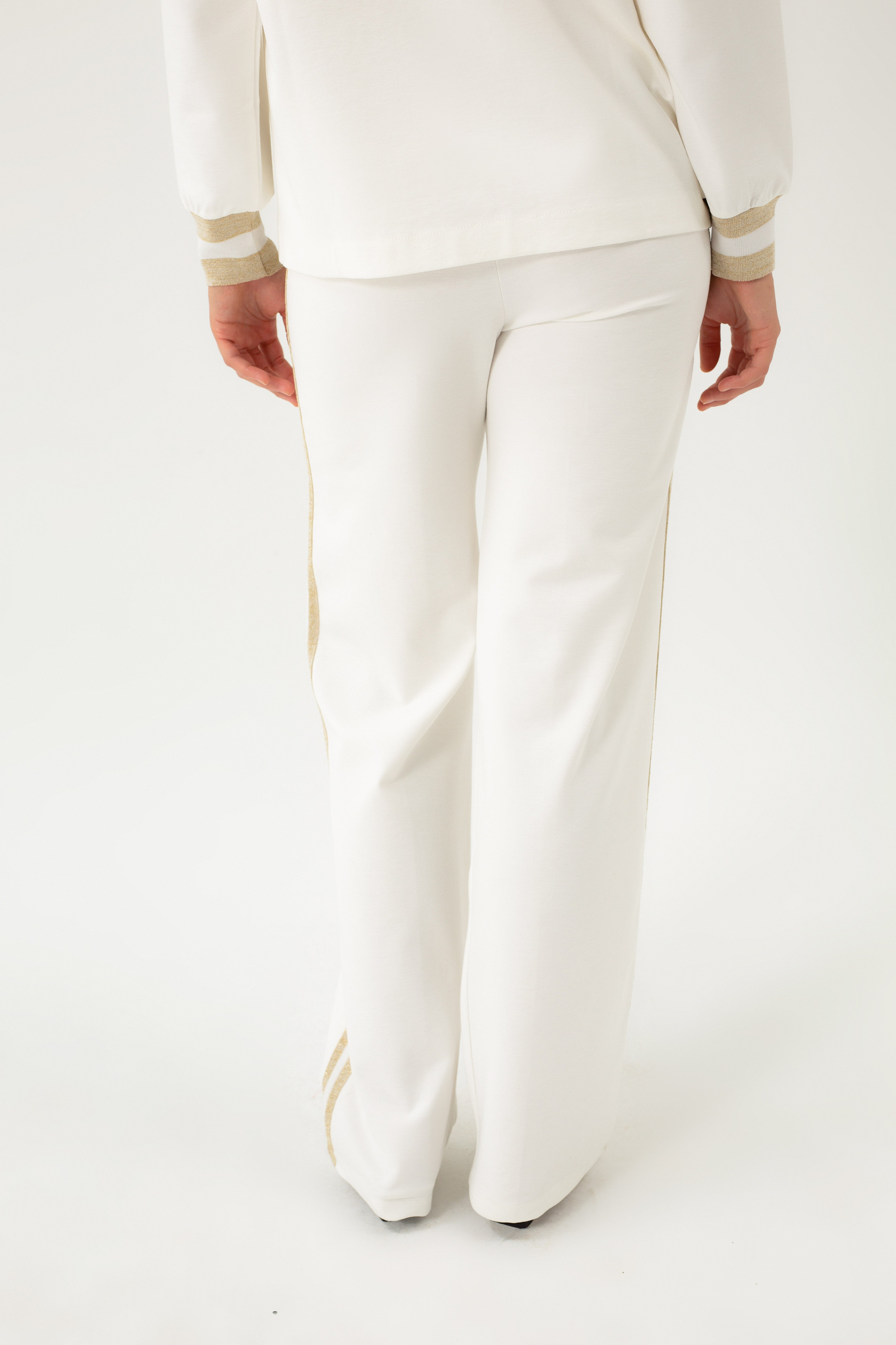 JERSEY WHITE PANTS WITH GOLDEN DETAILS