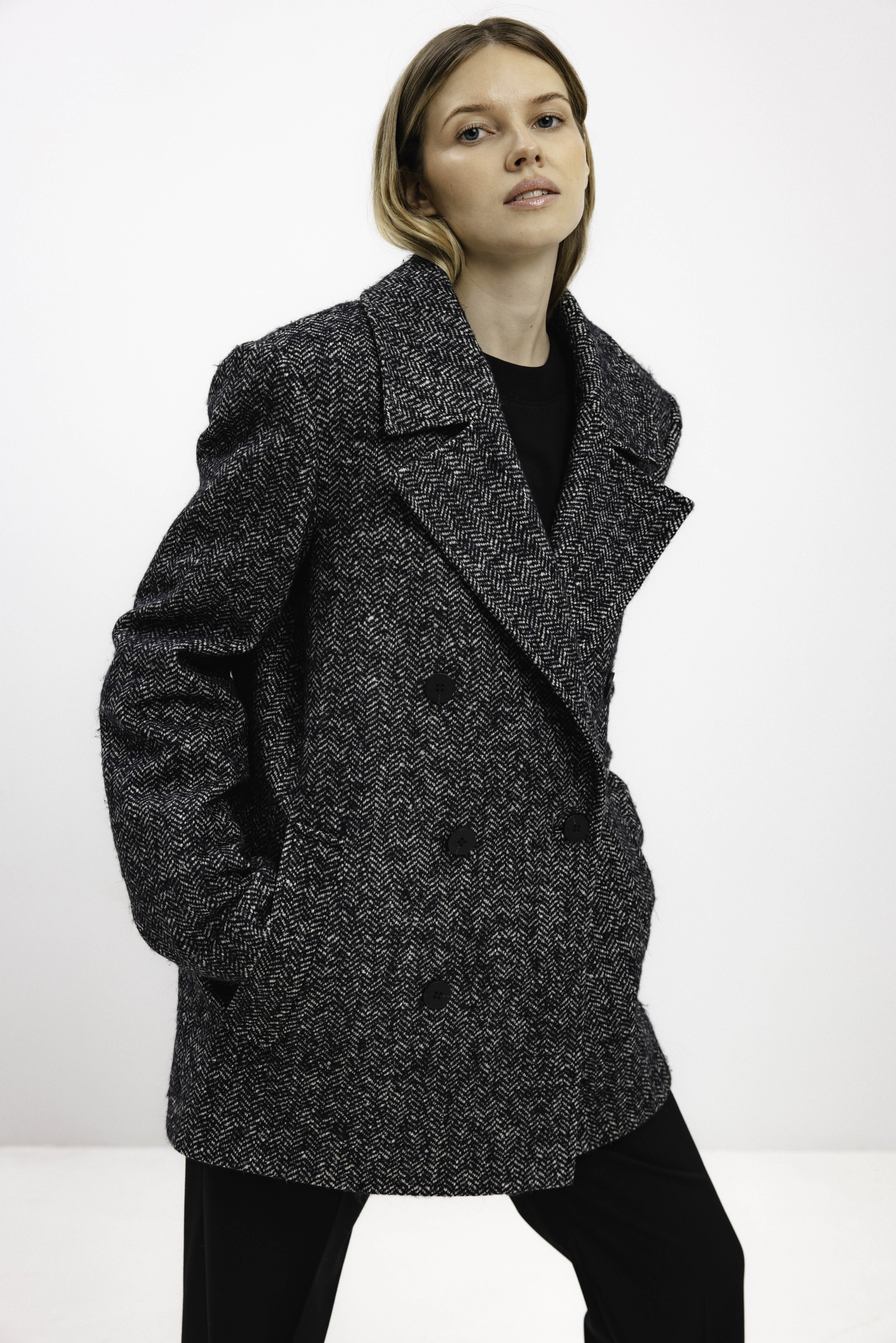UNISEX DOUBLE-BREASTED WOOL COAT IN HERRINGBONE PATTERN