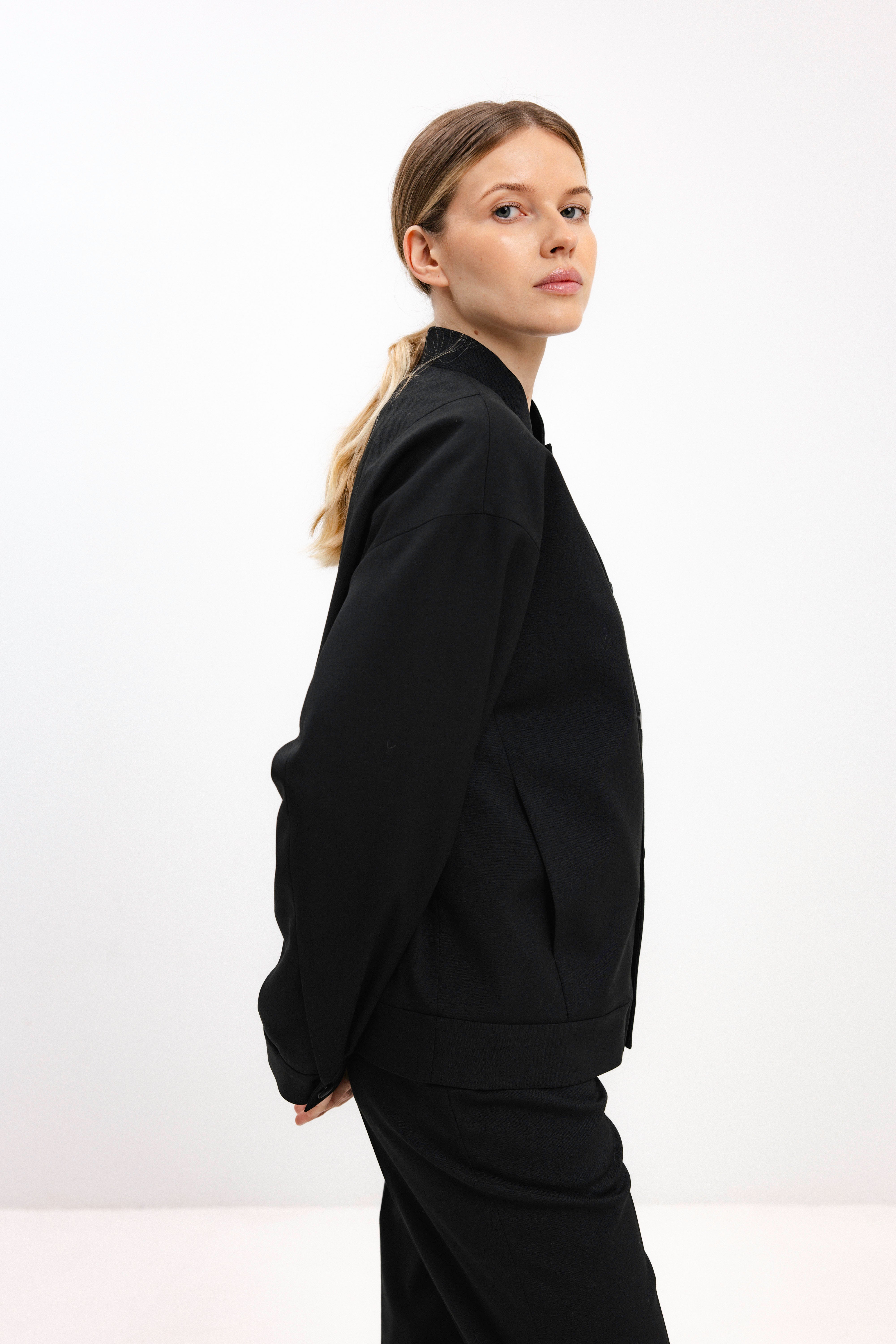 UNISEX JUODAS "BOMBER" TIPO ŠVARKAS
