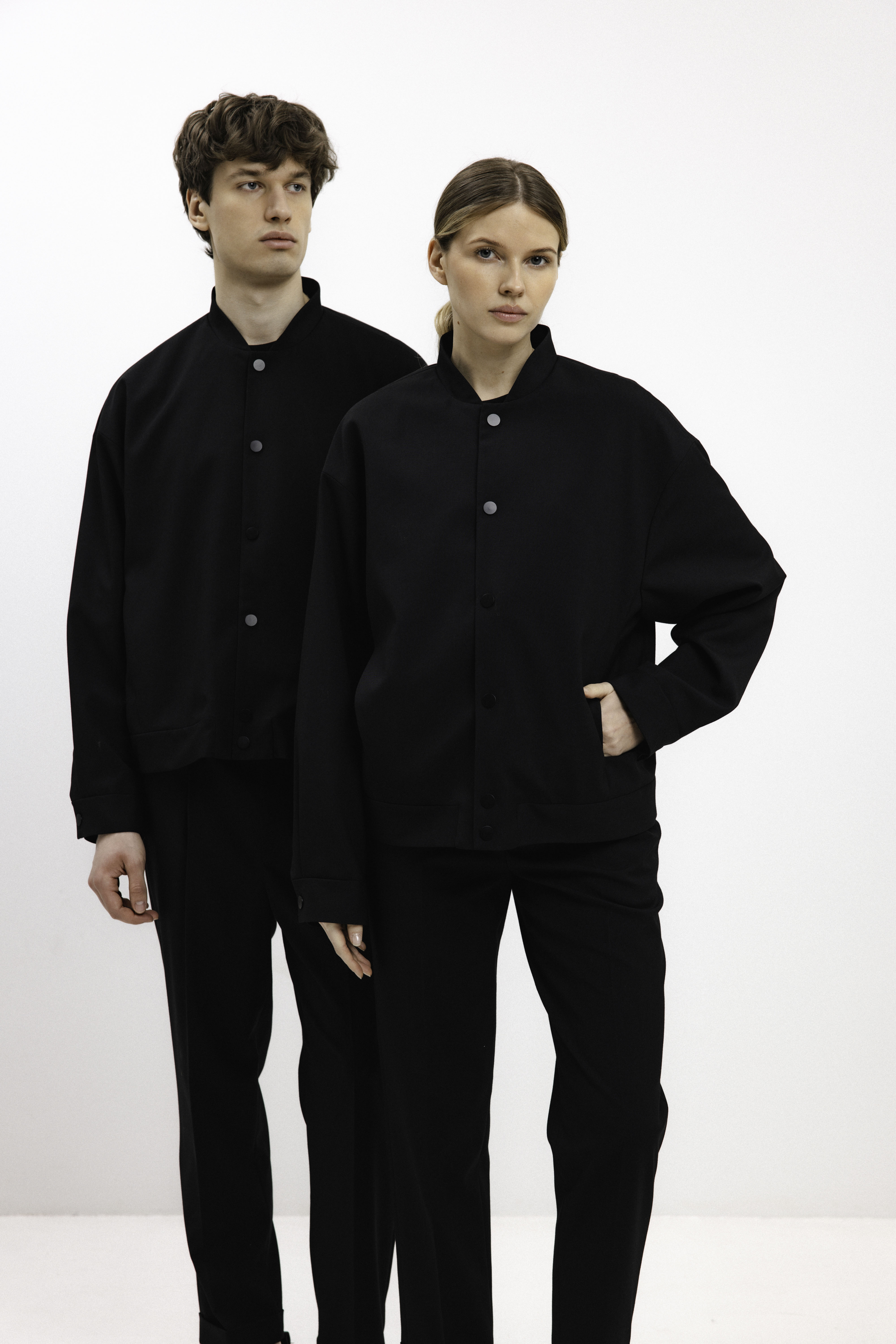 UNISEX JUODAS "BOMBER" TIPO ŠVARKAS
