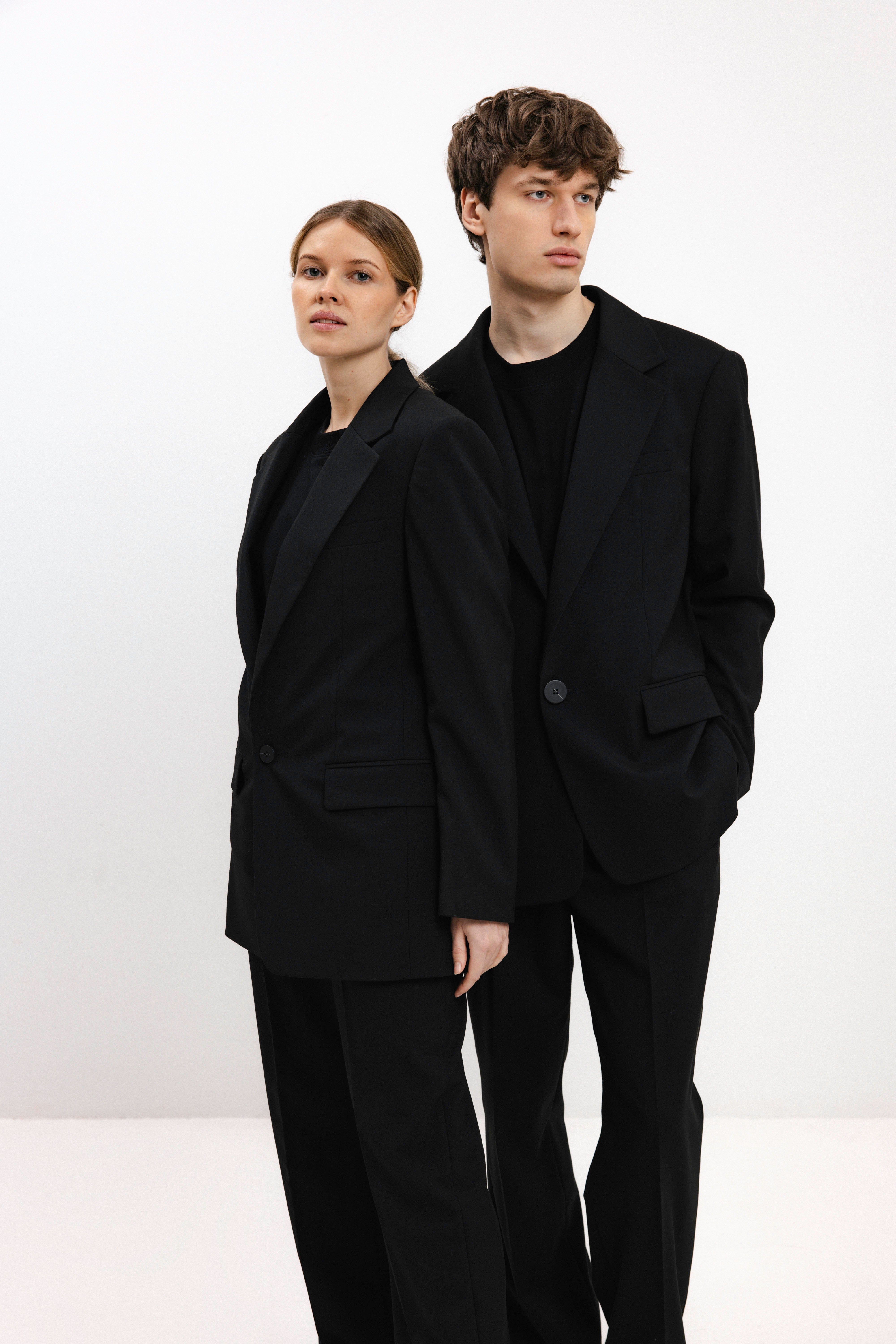 UNISEX JUODAS VIENAEILIS ŠVARKAS
