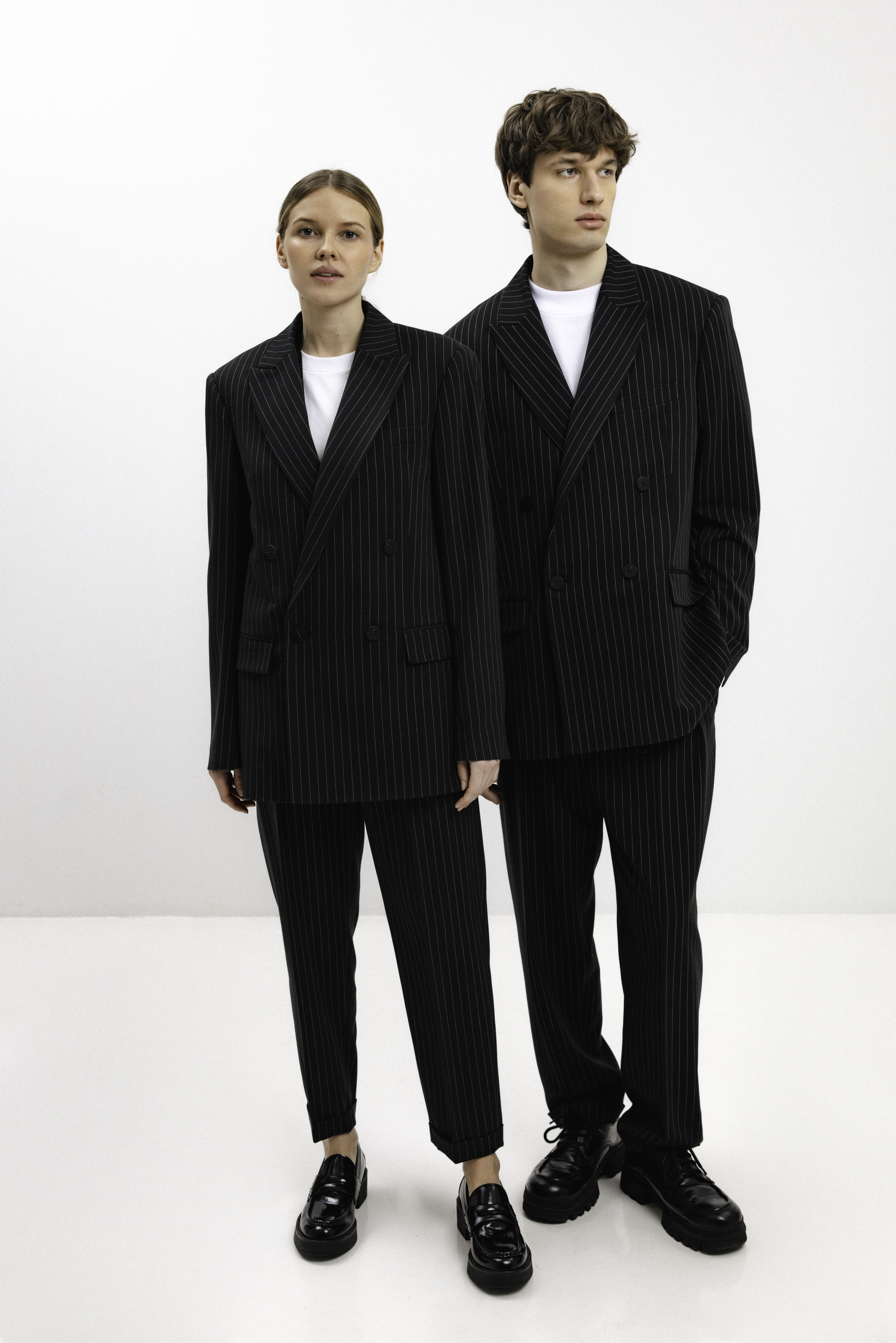 UNISEX PADIDINTAS DRYŽUOTAS ŠVARKAS