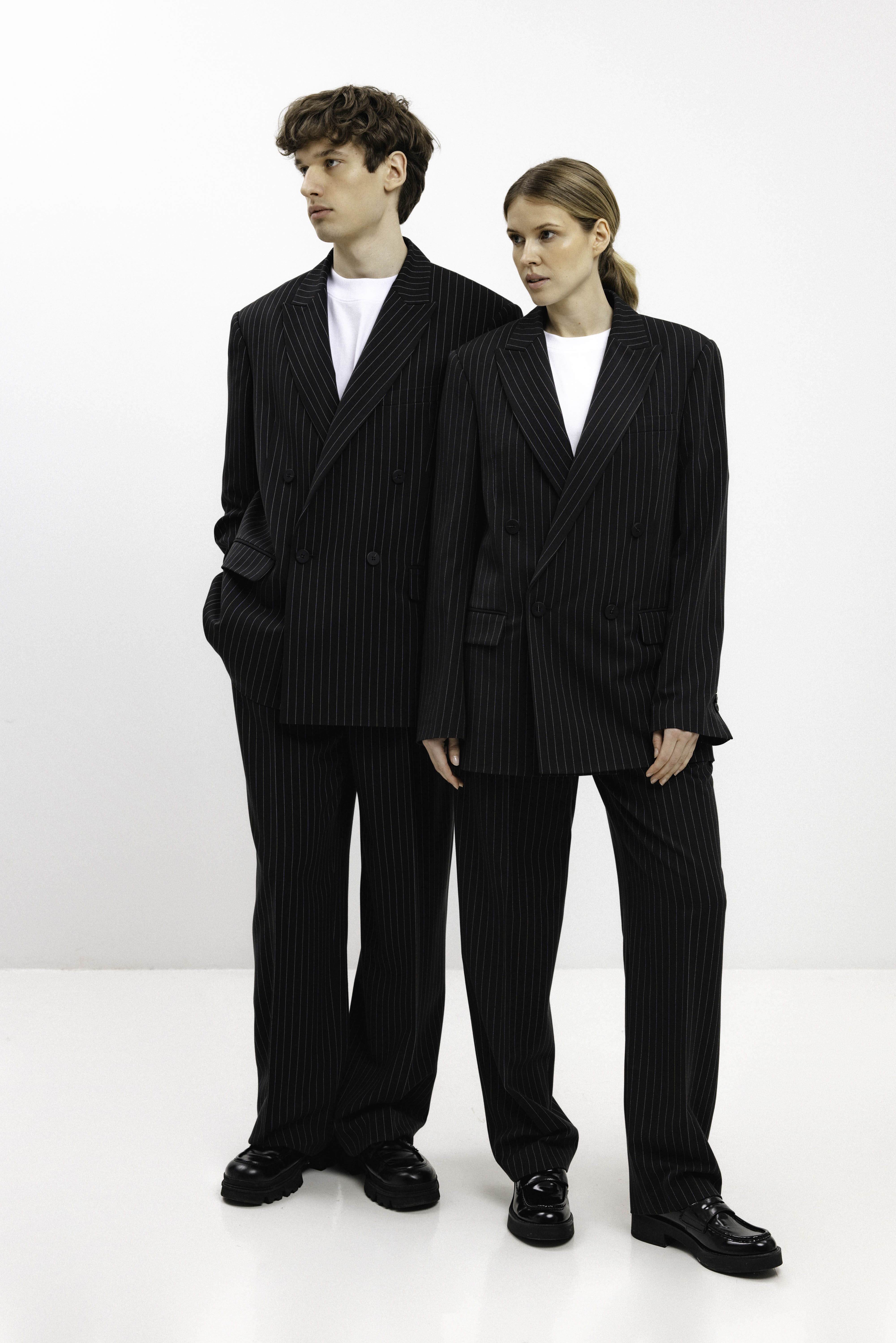 UNISEX PADIDINTAS DRYŽUOTAS ŠVARKAS