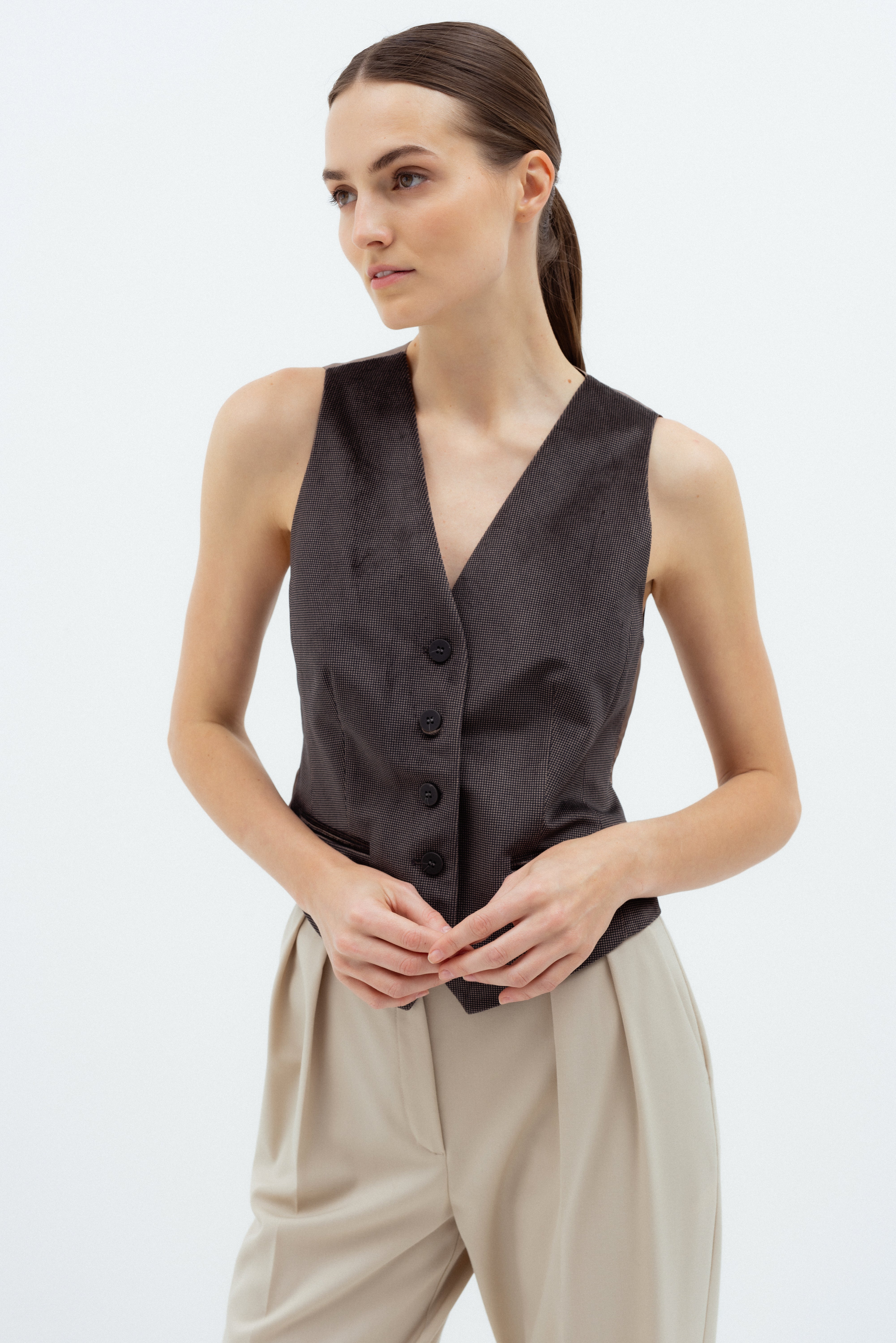 BROWN FITTED VEST
