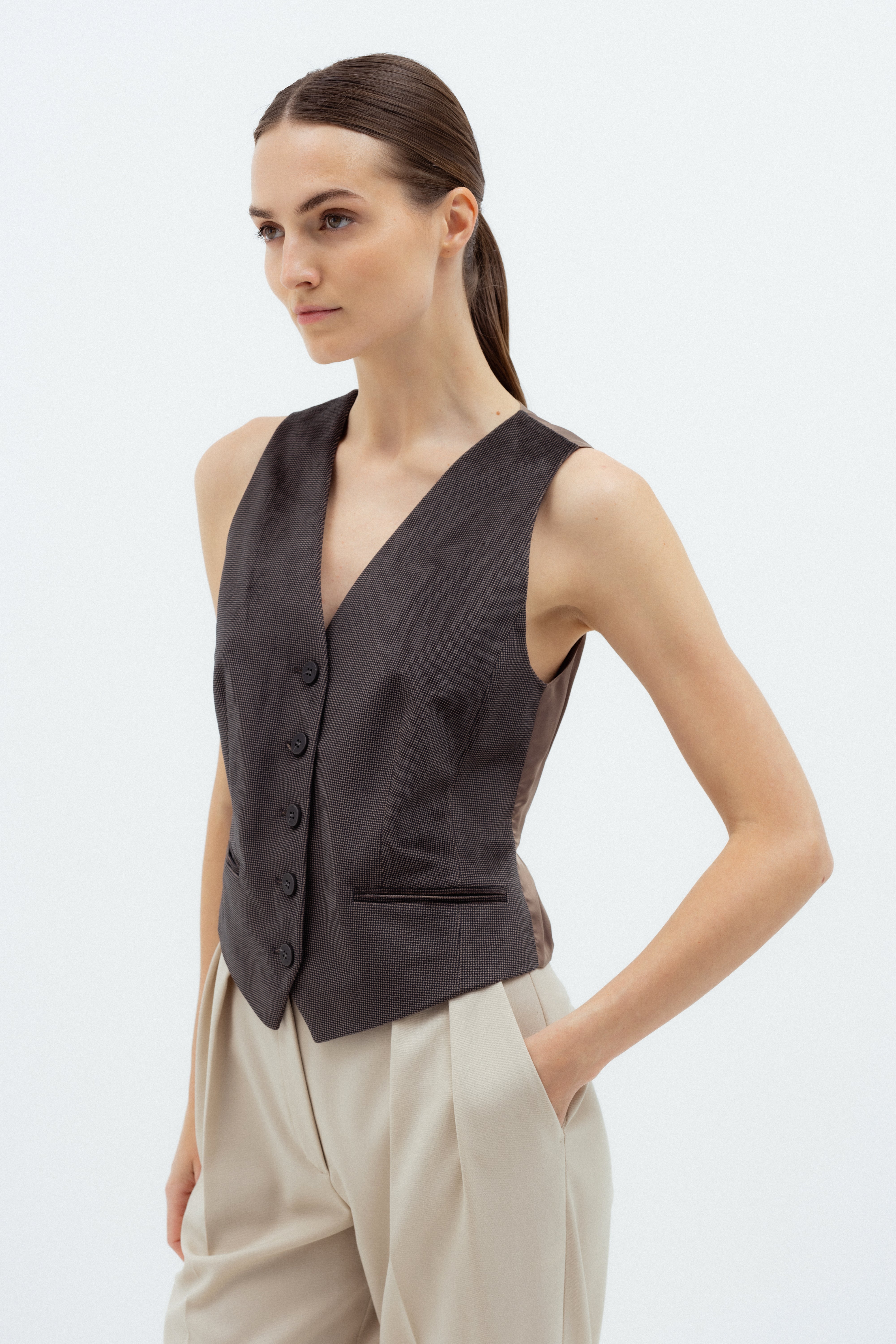 BROWN FITTED VEST