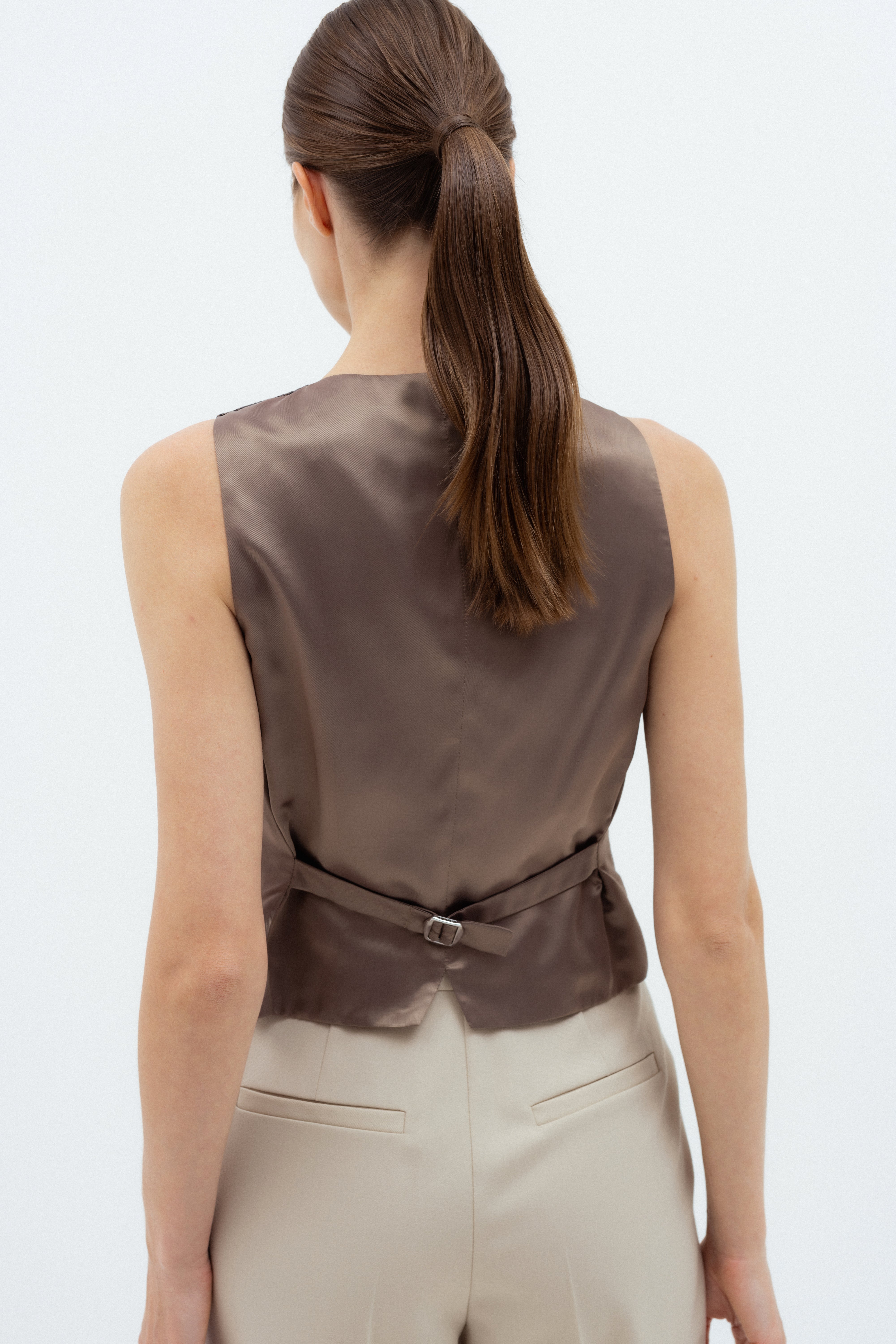BROWN FITTED VEST