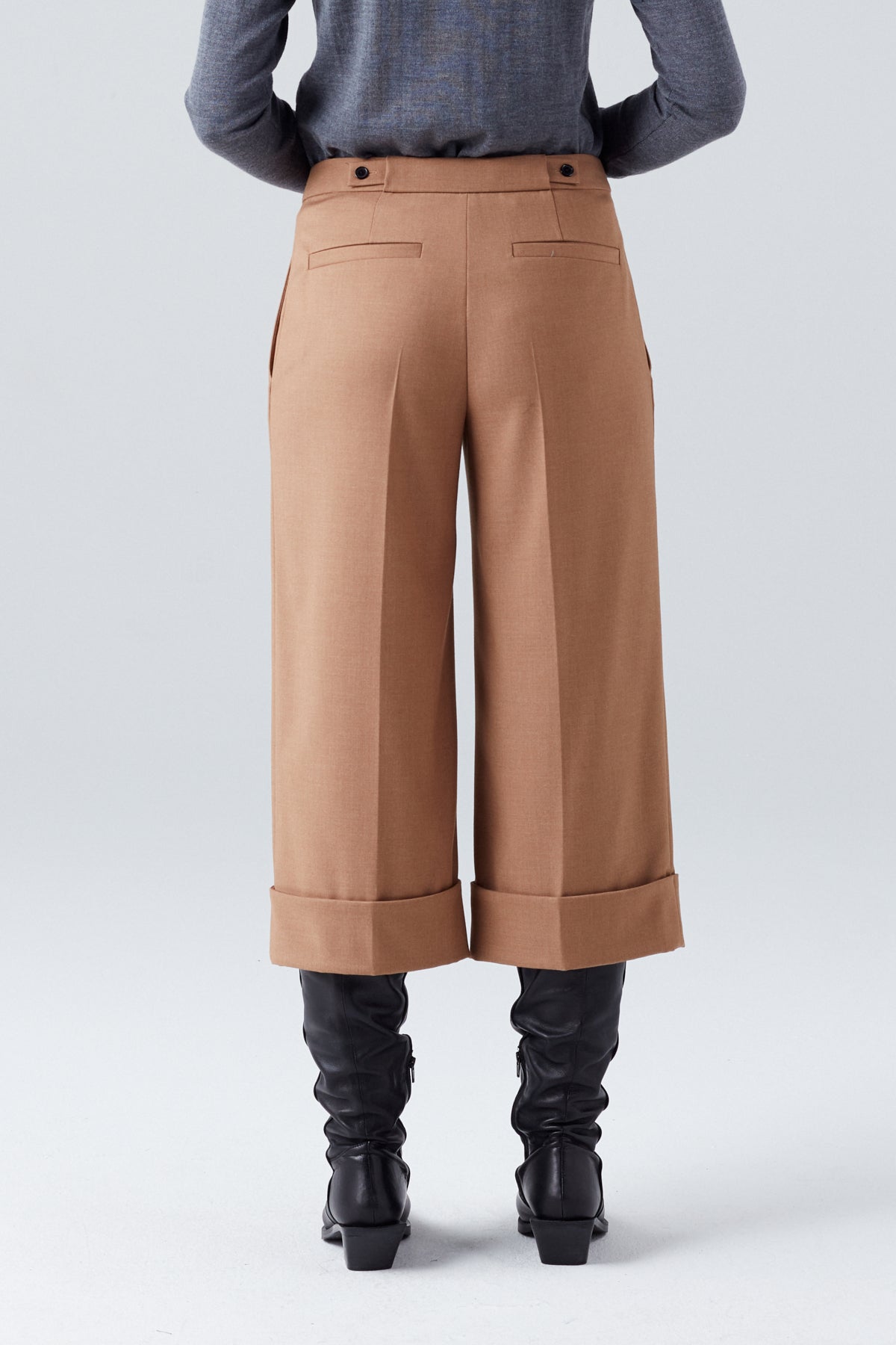 CROPPED MODERN TROUSERS IN CAMEL