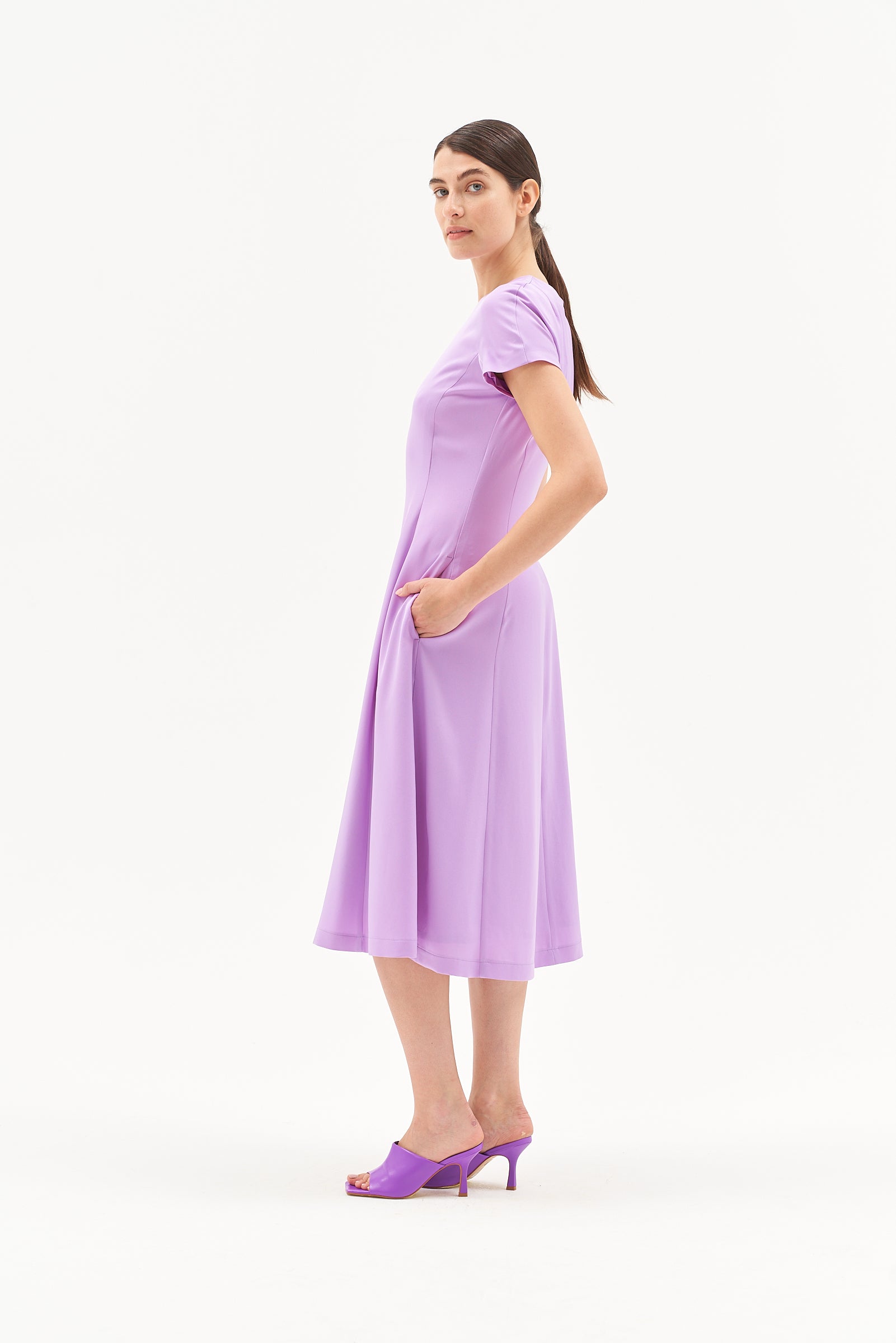 SHORT SLEEVE DRESS IN LILAC