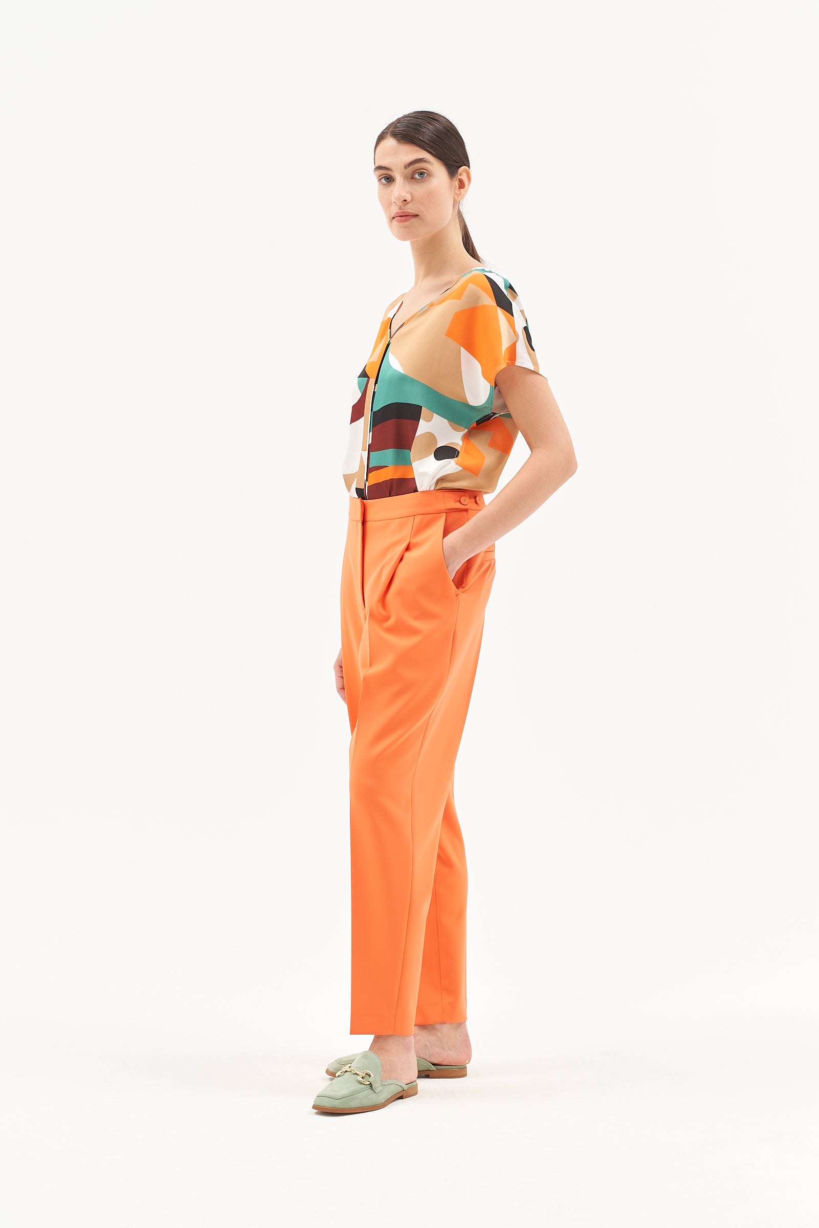 PLEAT FRONT TAPERED TROUSERS ORANGE