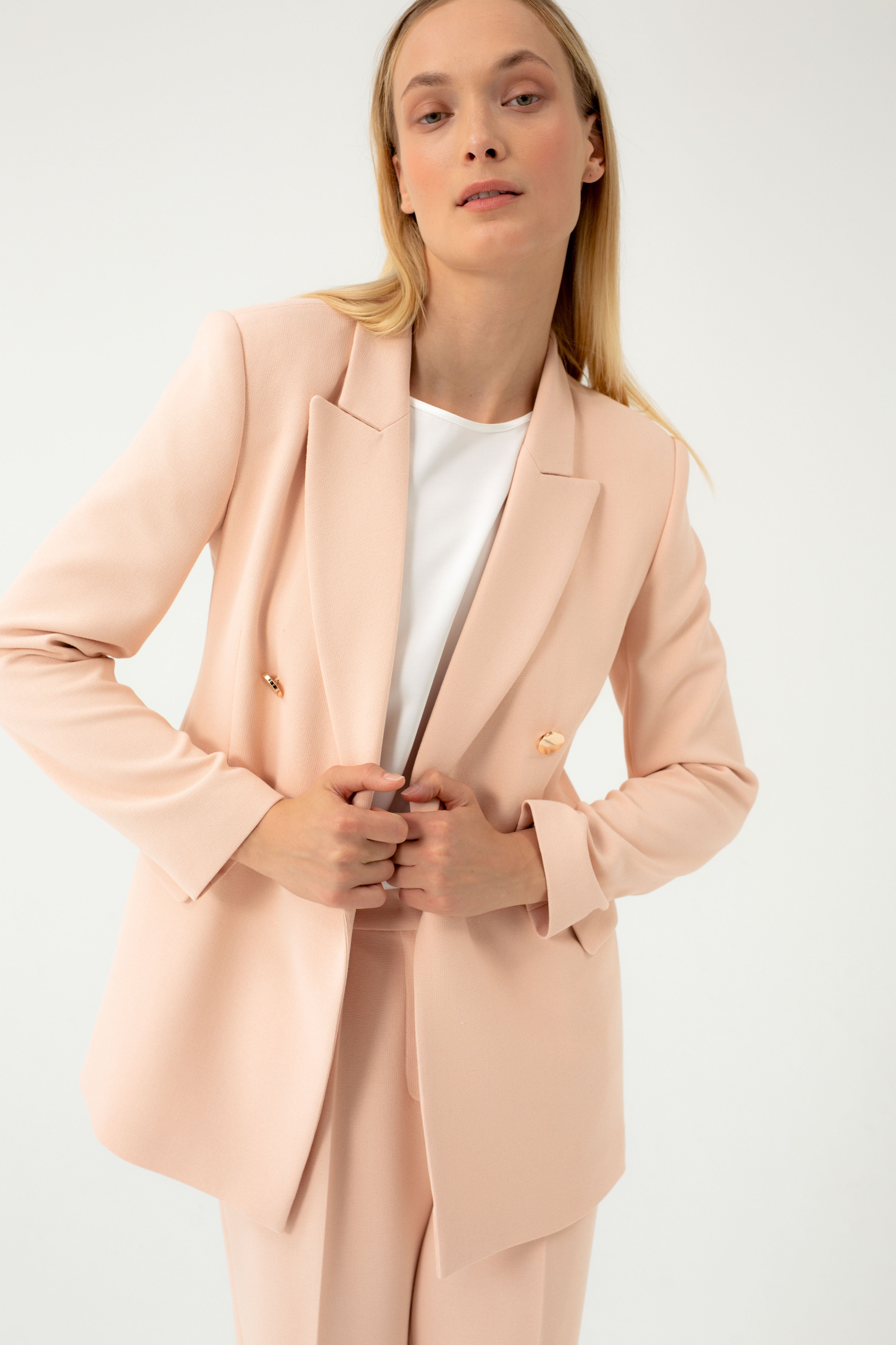DOUBLE-BREASTED PEACH FITTED JACKET