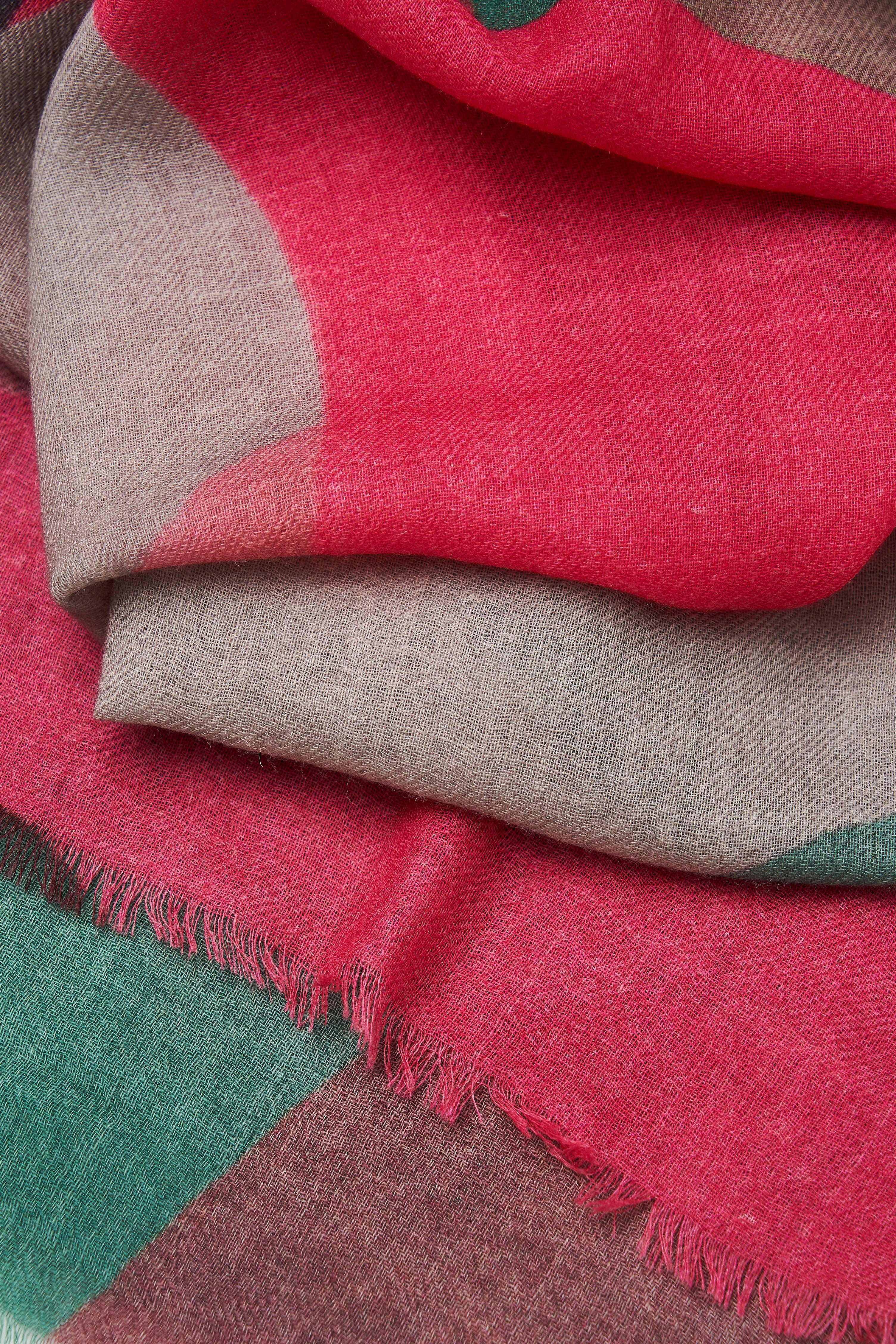 WOMEN BRIGHT SCARF WITH WOOL