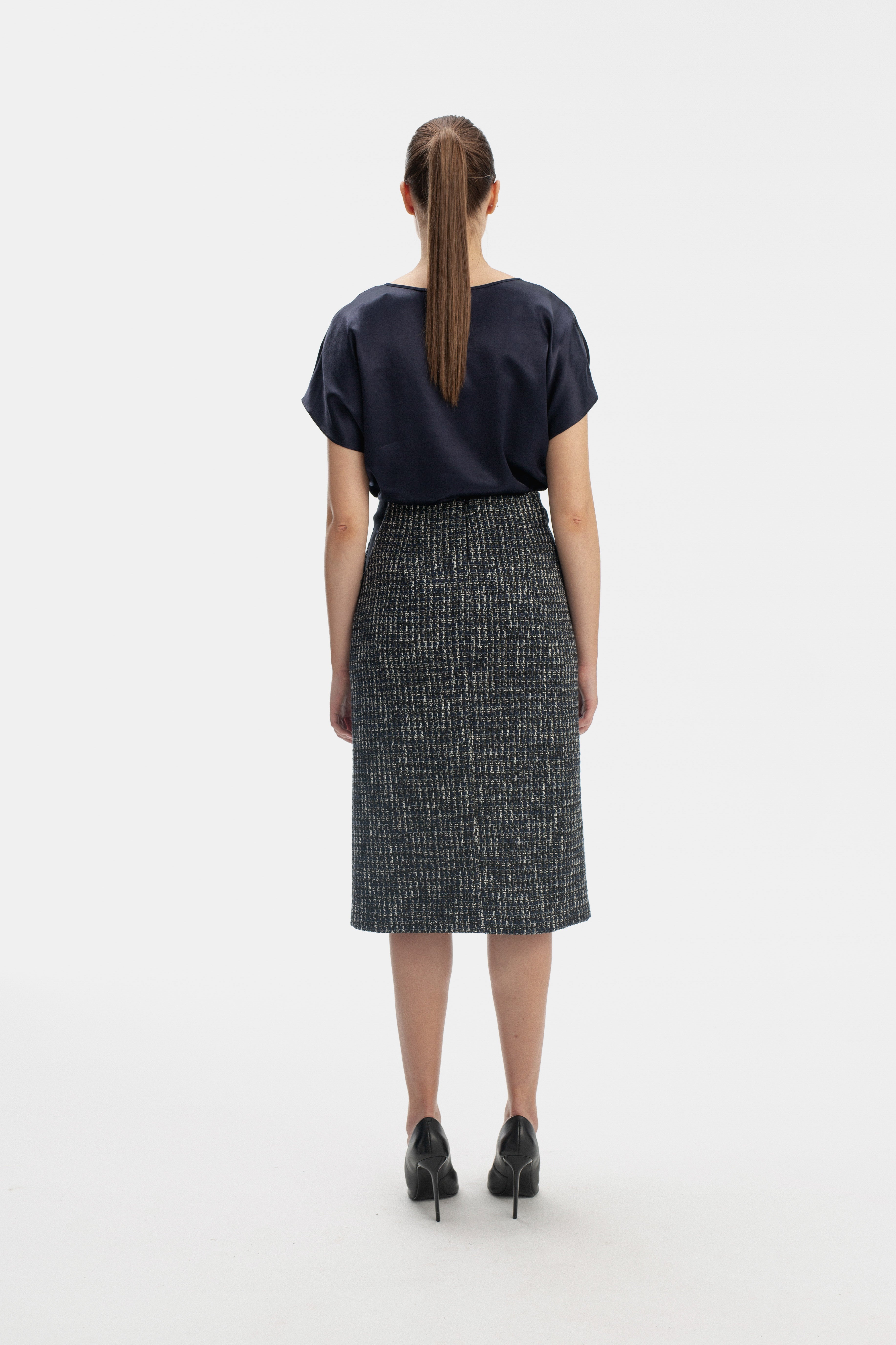 TEXTURED STRAIGHT SILHOUETTE SKIRT