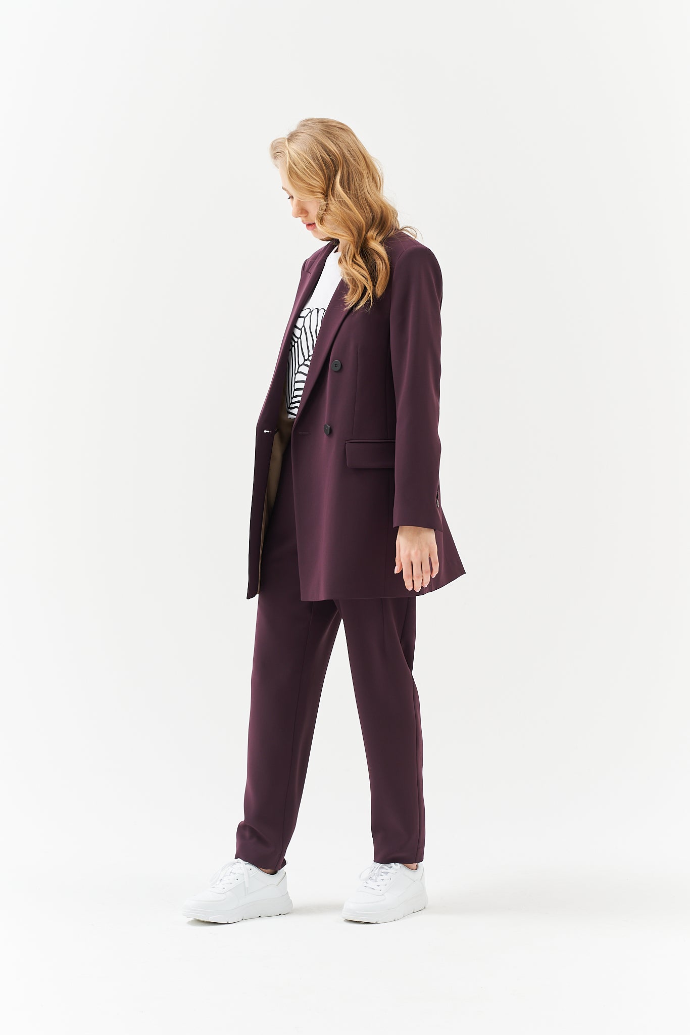 LONG DOUBLE BREASTED BLAZER IN BURGUNDY
