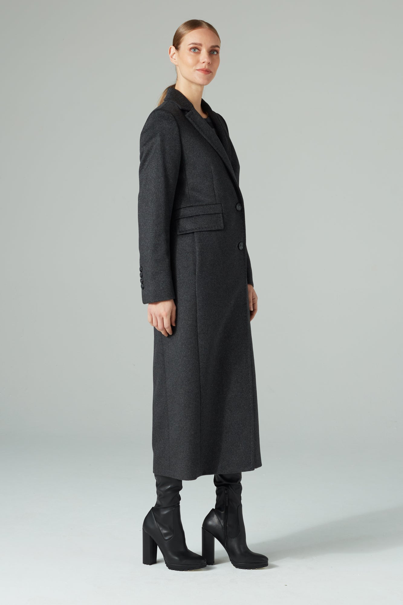 LONG FITTED COAT WITH DECORATIVE POCKETS DARK GREY
