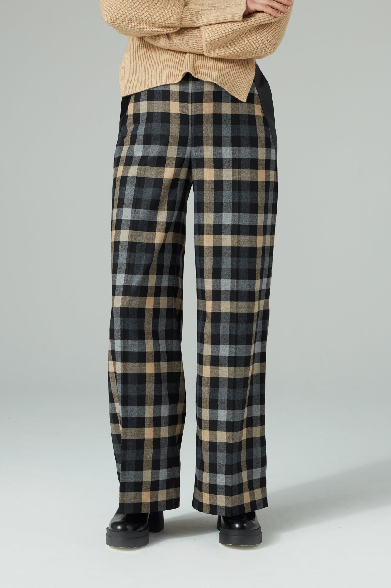 WIDE FIT TROUSERS IN CHECKS