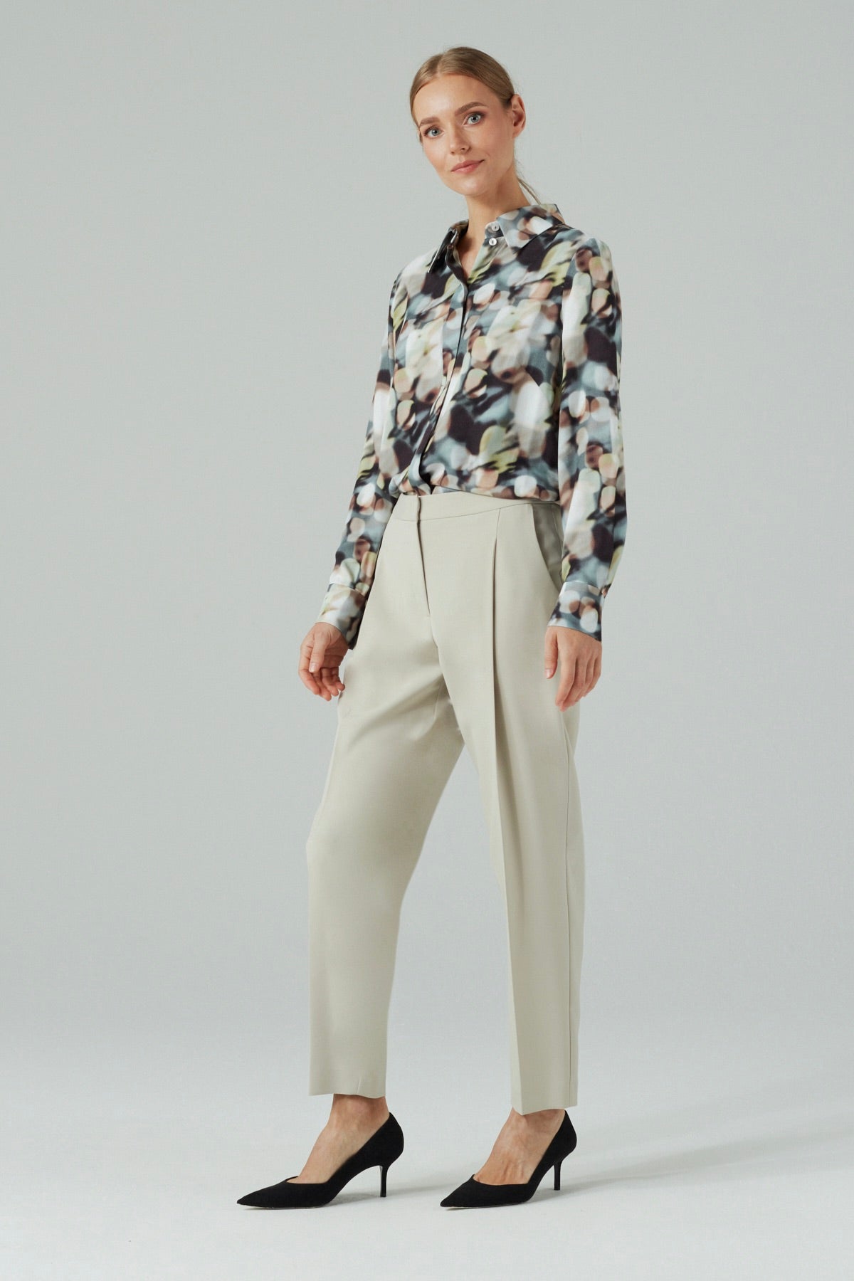 PLEAT FRONT TAPERED TROUSERS MAGNOLIA